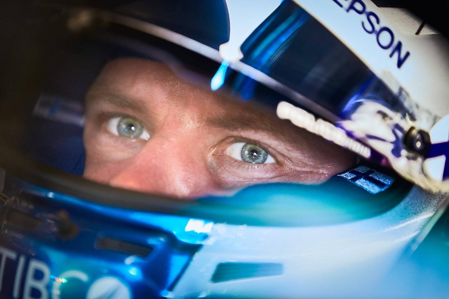 Valtteri Bottas, green eyes, blue and white helmet visor, HD Desktop Wallpaper