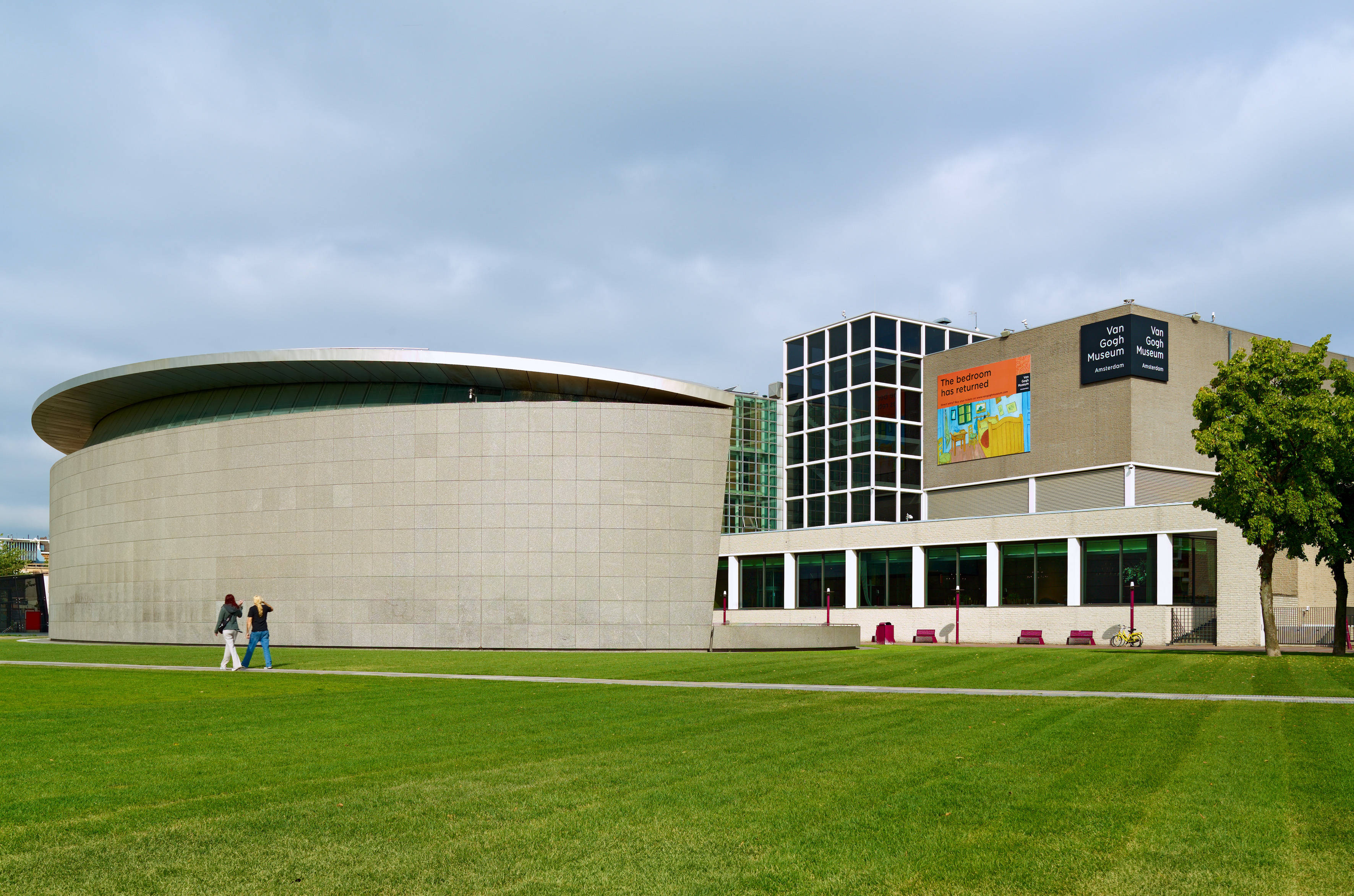 Van Gogh Museum, curved concrete, glass facade, 2K Desktop Wallpaper