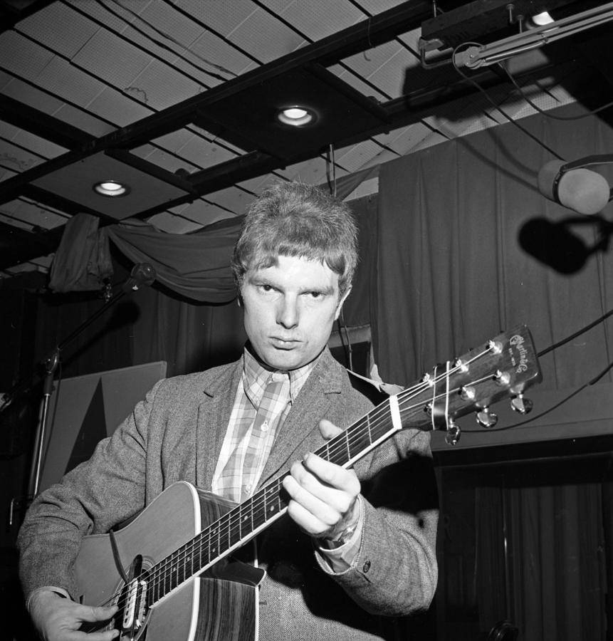 Van Morrison, acoustic guitar, stage lights, SD Phone Wallpaper