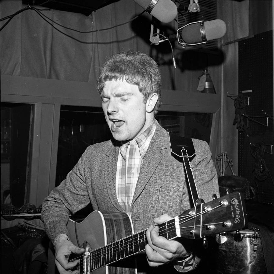 Van Morrison, acoustic guitar, studio microphones, SD Phone Wallpaper