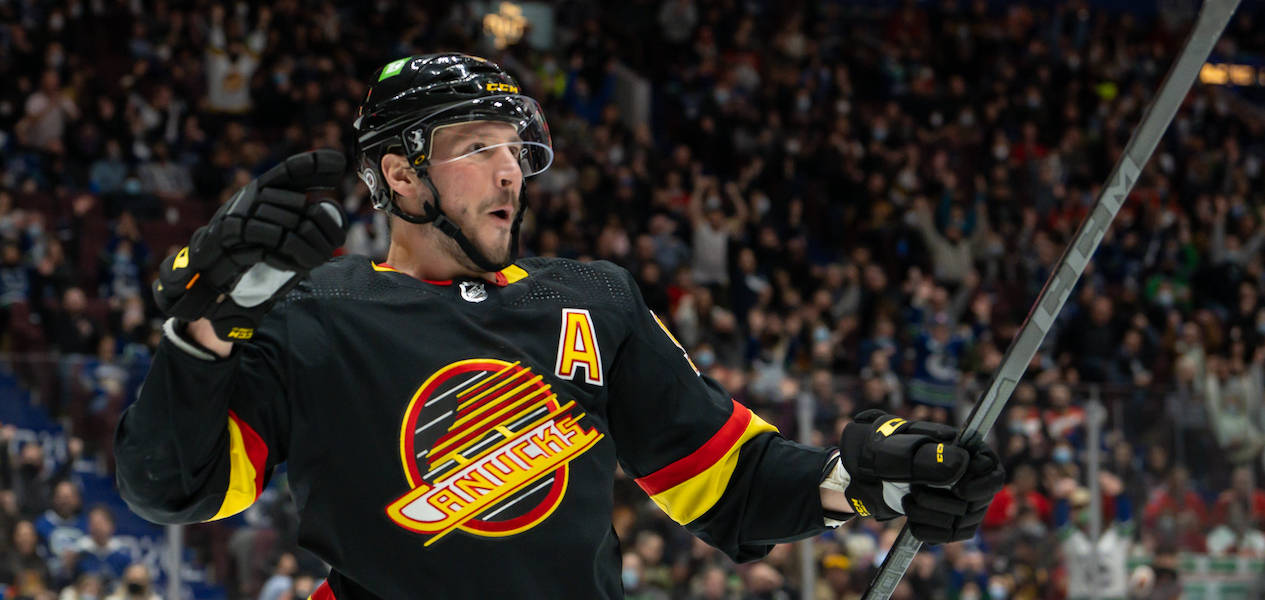 Vancouver Canucks, vintage uniform, black Canucks jersey, SD Desktop Wallpaper