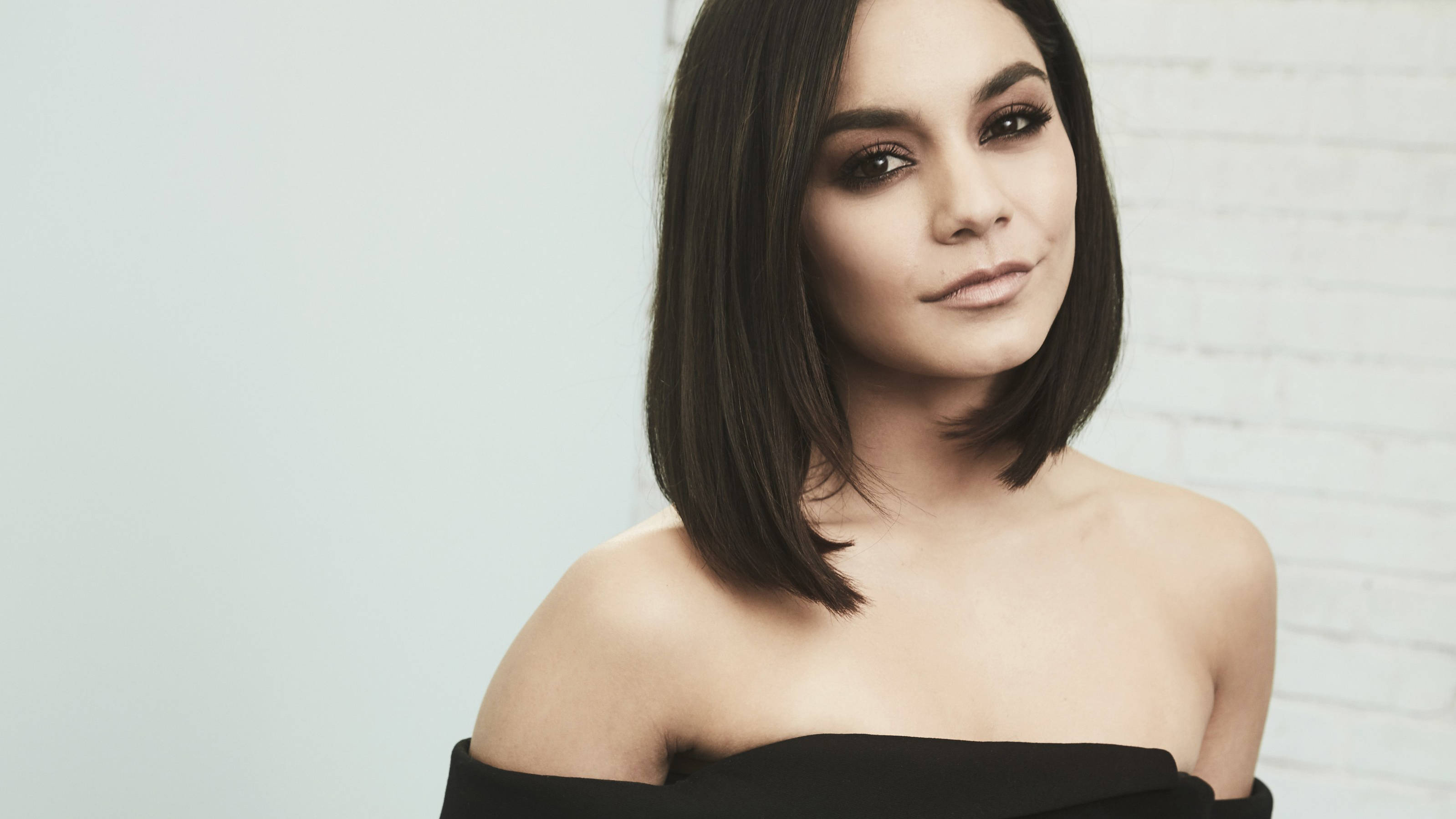 Vanessa Hudgens, black tube top, dark bob hair, 2K Desktop Wallpaper