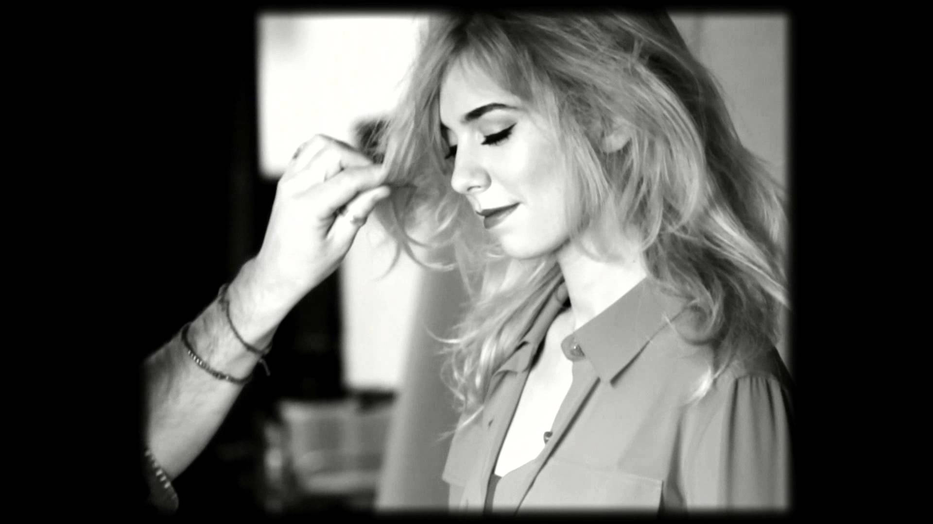 Vanessa Kirby, wavy blonde hair, soft black and white portrait, Full HD Desktop Wallpaper