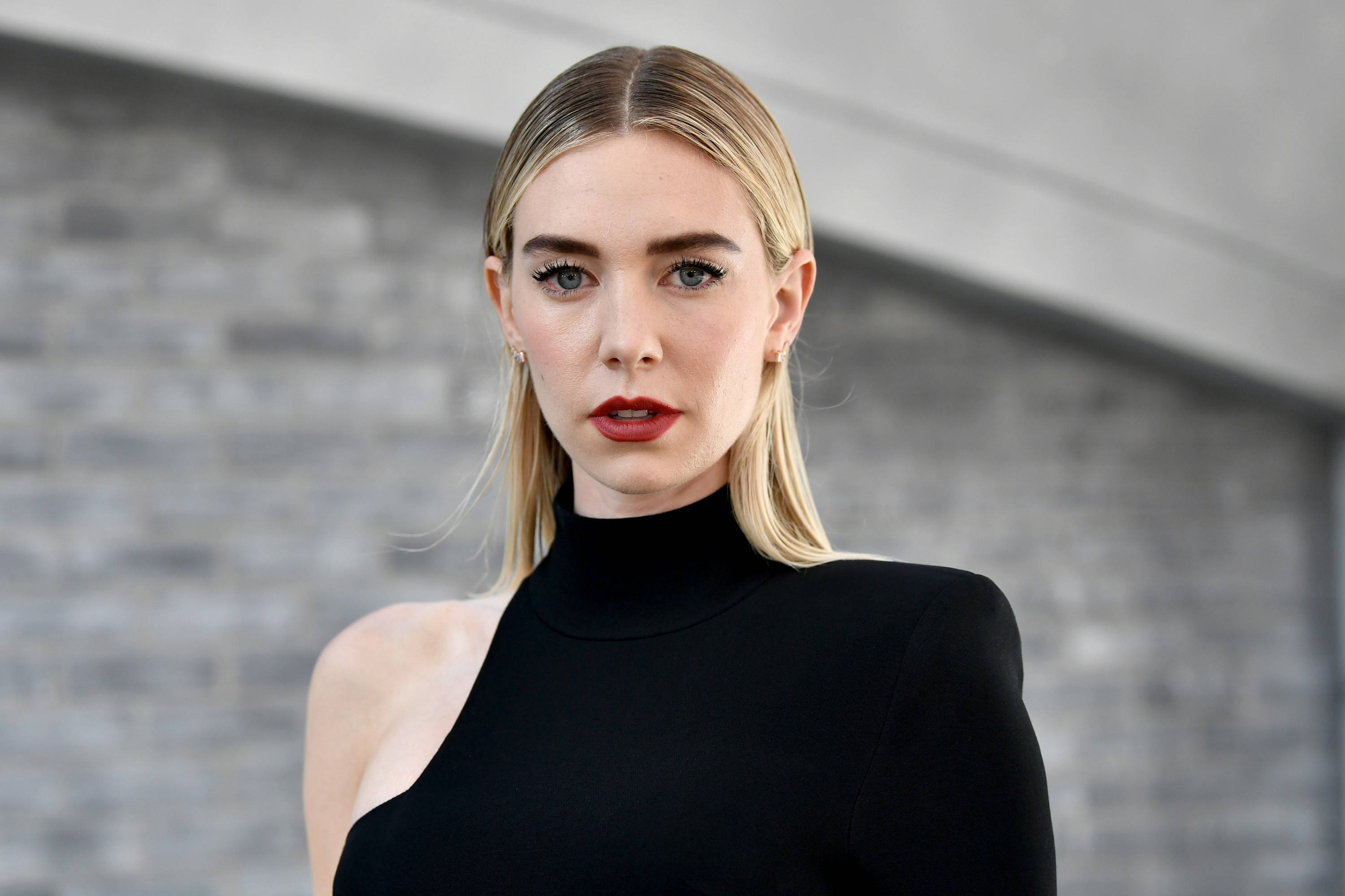 Vanessa Kirby, blonde, bold red lips, 2K Desktop Wallpaper