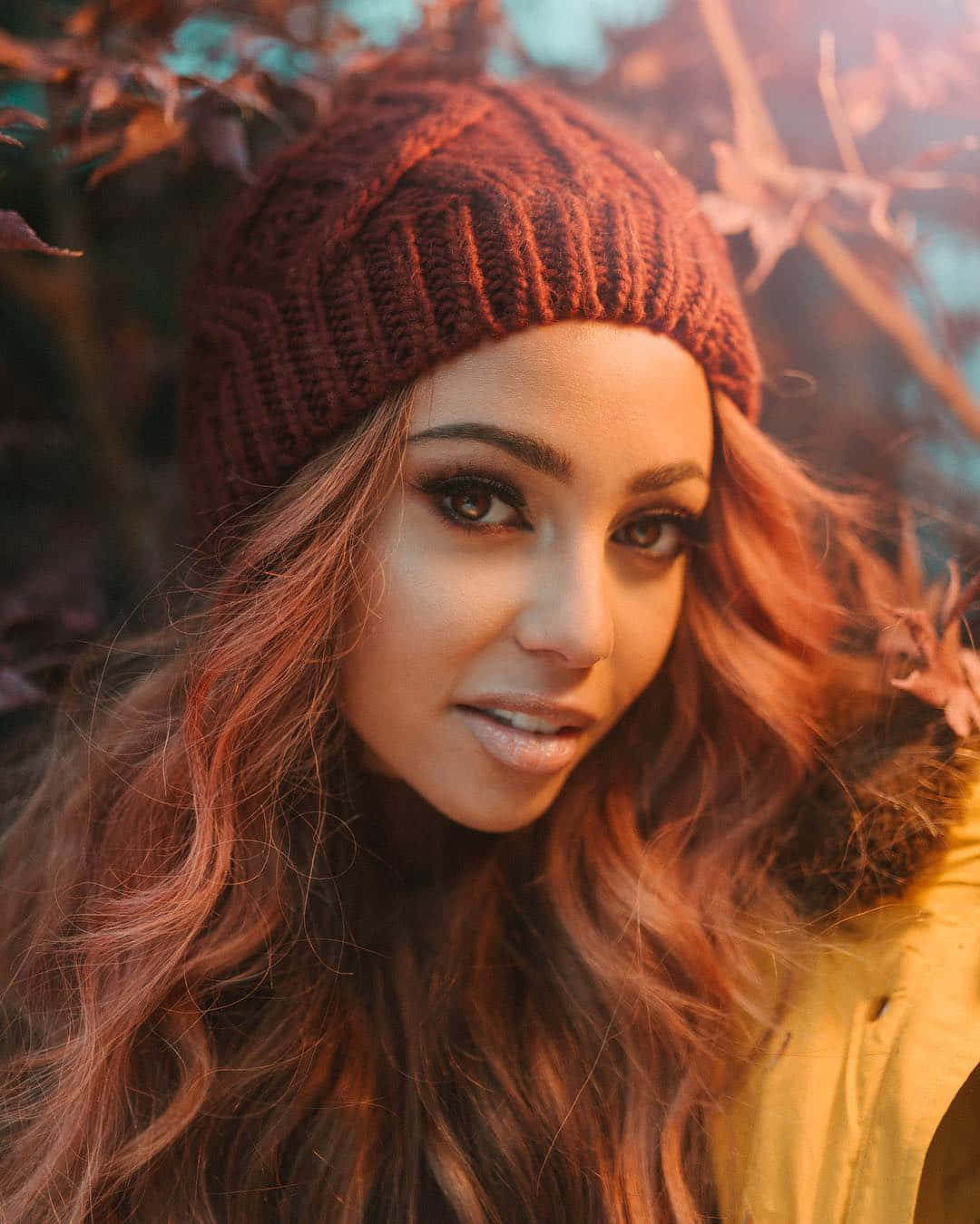 Vanessa Morgan, rust-colored knit beanie, autumn leaves, HD Phone Wallpaper
