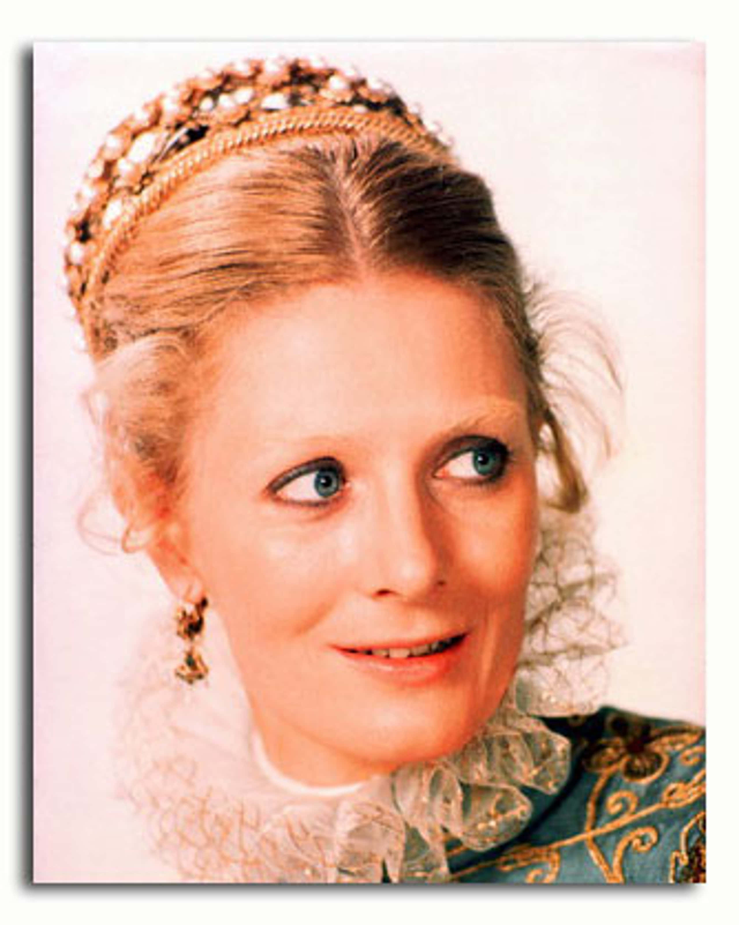Vanessa Redgrave, jeweled crown, ornate lace collar, 2K Phone Wallpaper