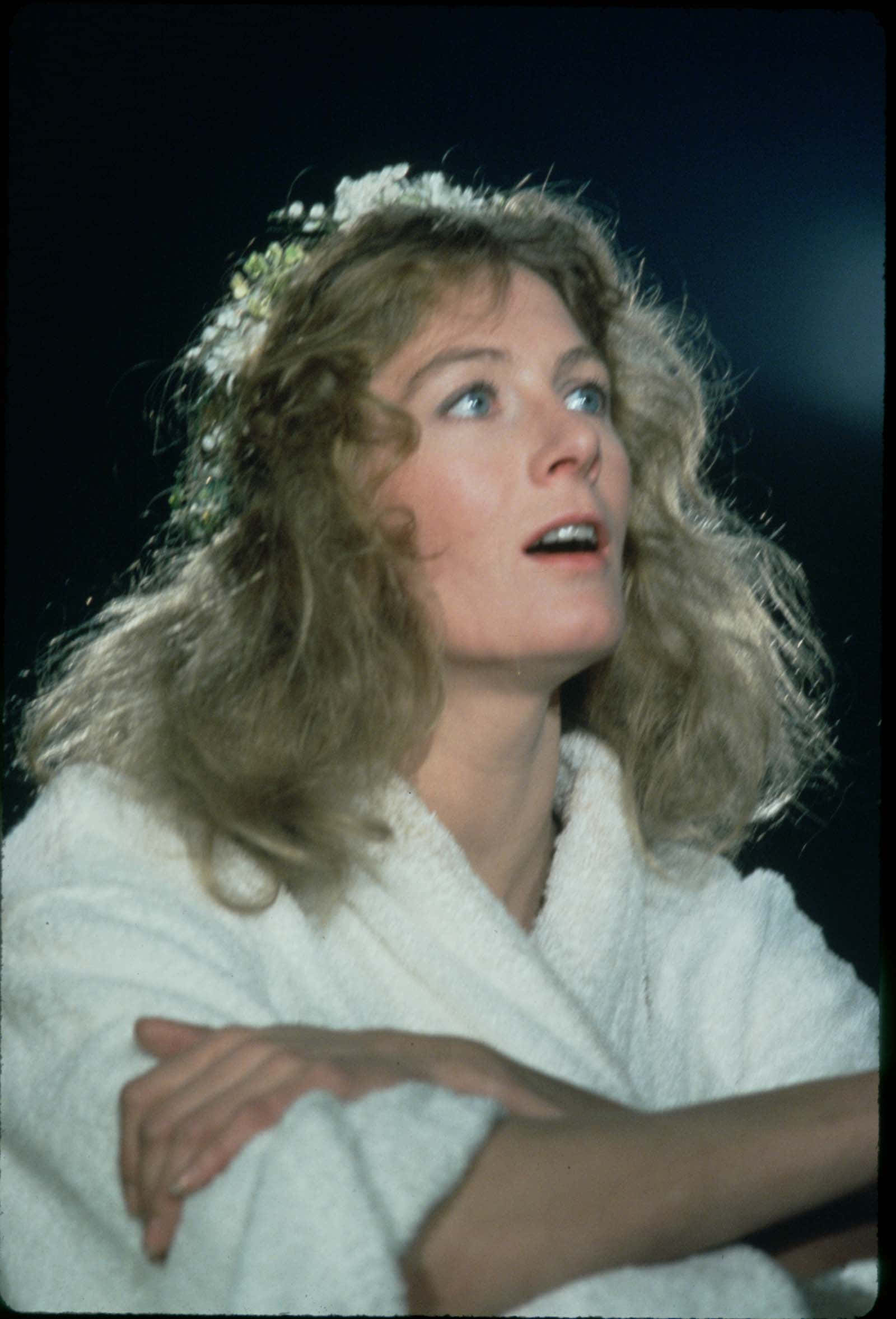 Vanessa Redgrave, gala event, curly blonde hair, Full HD Phone Wallpaper