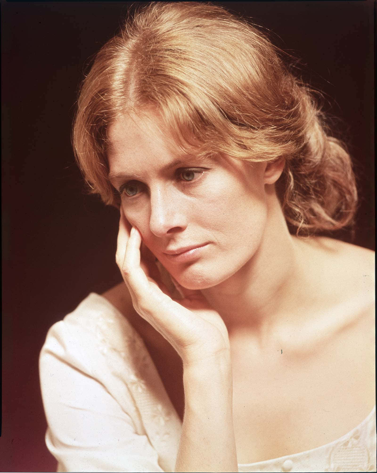Vanessa Redgrave, blonde hair, white blouse, Full HD Phone Wallpaper