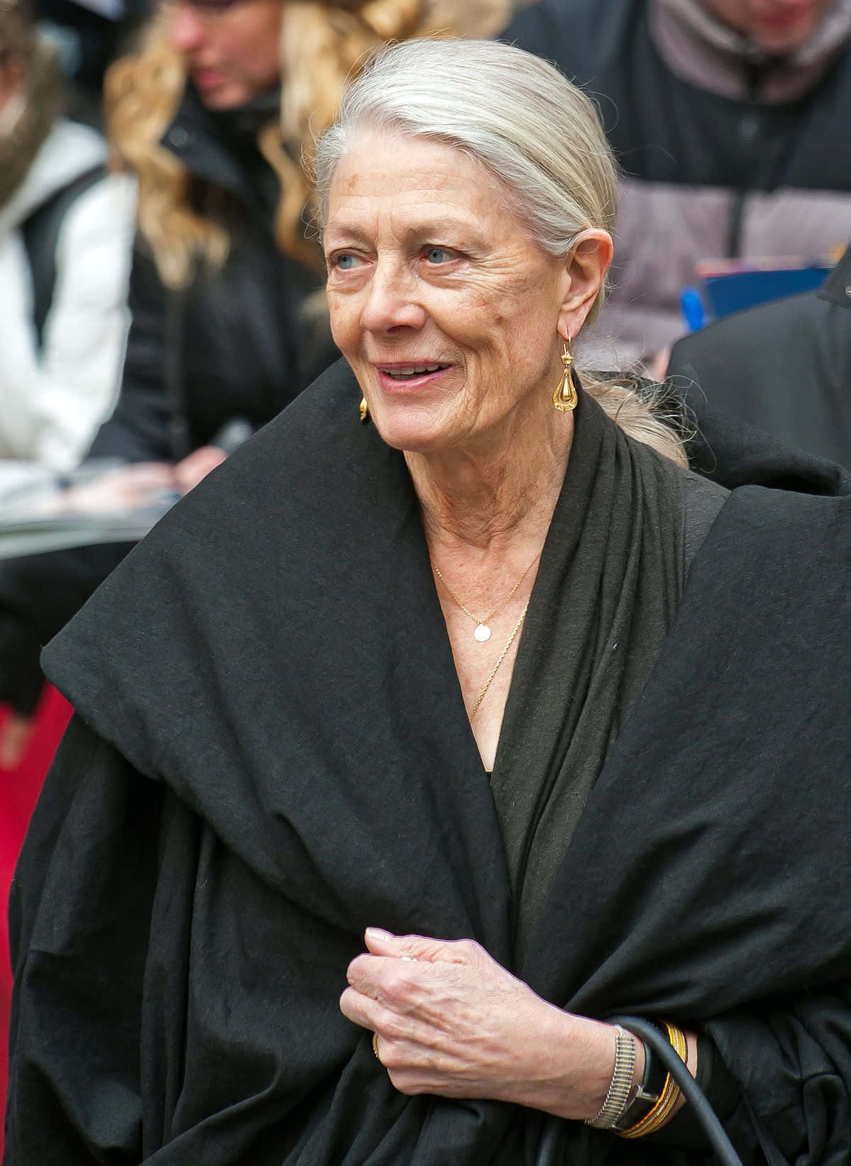 Vanessa Redgrave, silver hair, black shawl, HD Phone Wallpaper