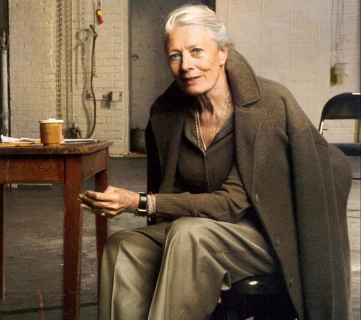 Vanessa Redgrave, white hair, brown coat, SD Desktop Wallpaper