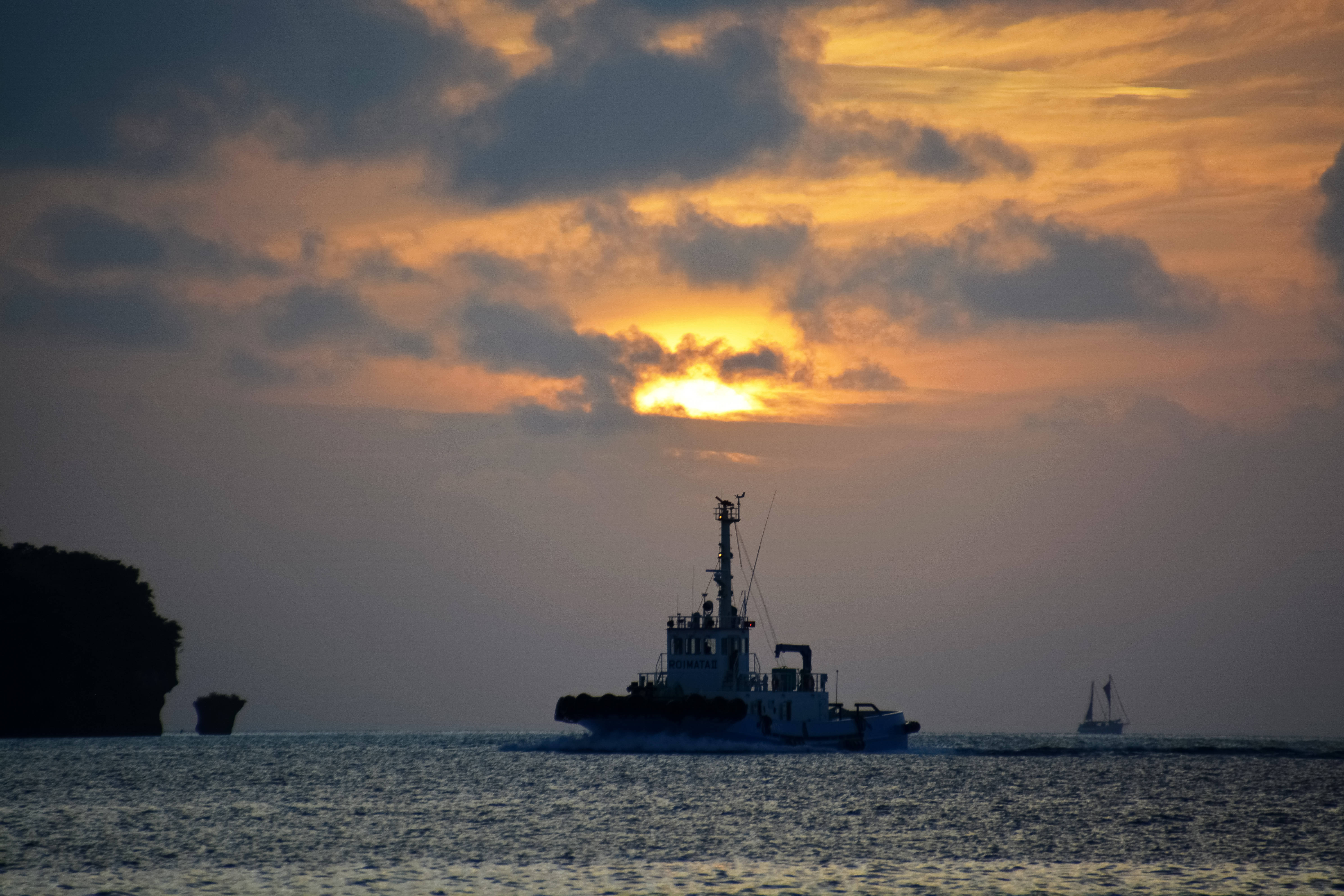 Vanuatu, sunset, tugboat, 5K Desktop Wallpaper