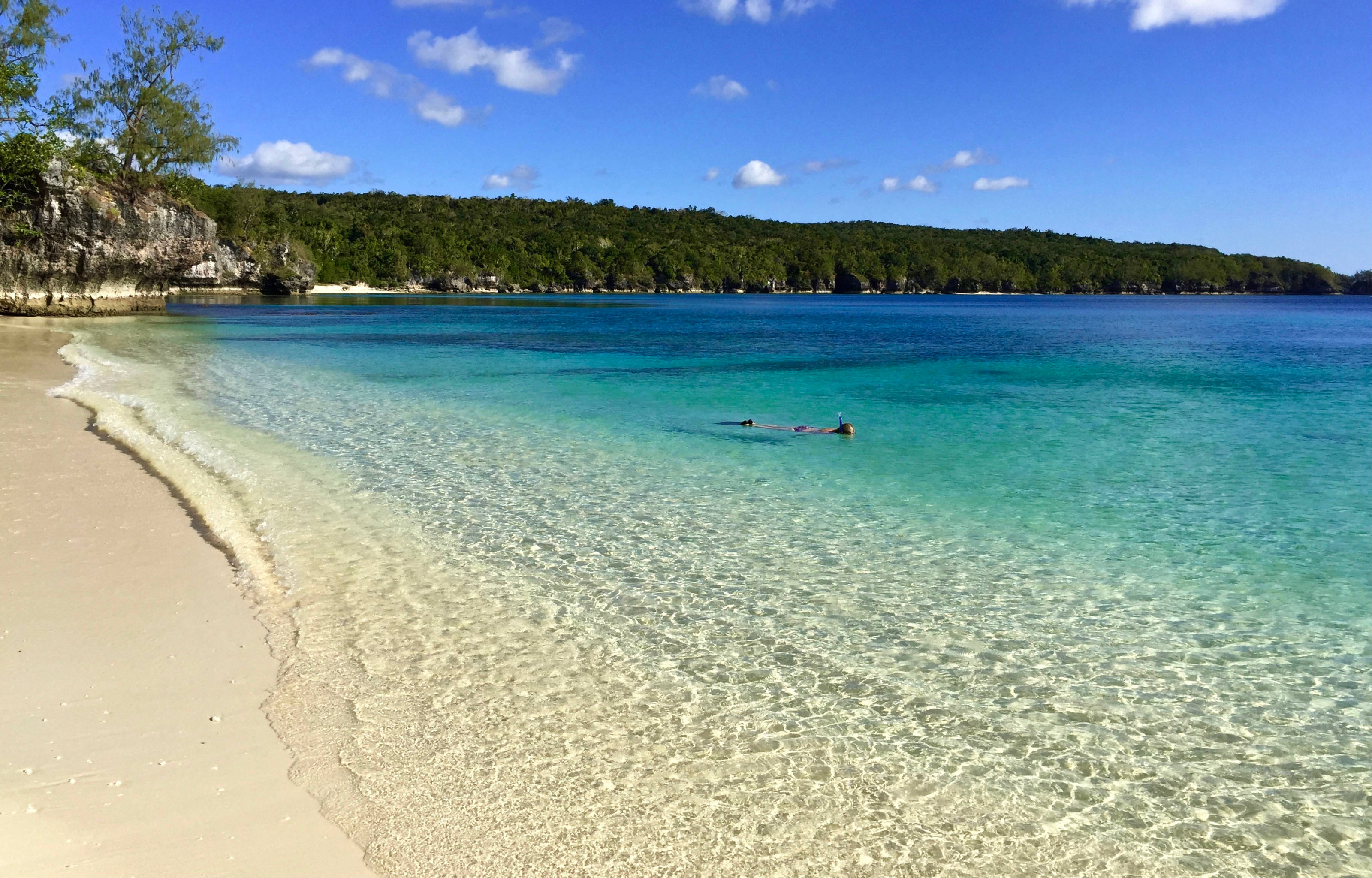 Vanuatu, white sandy beach, crystal clear turquoise water, 2K Desktop Wallpaper