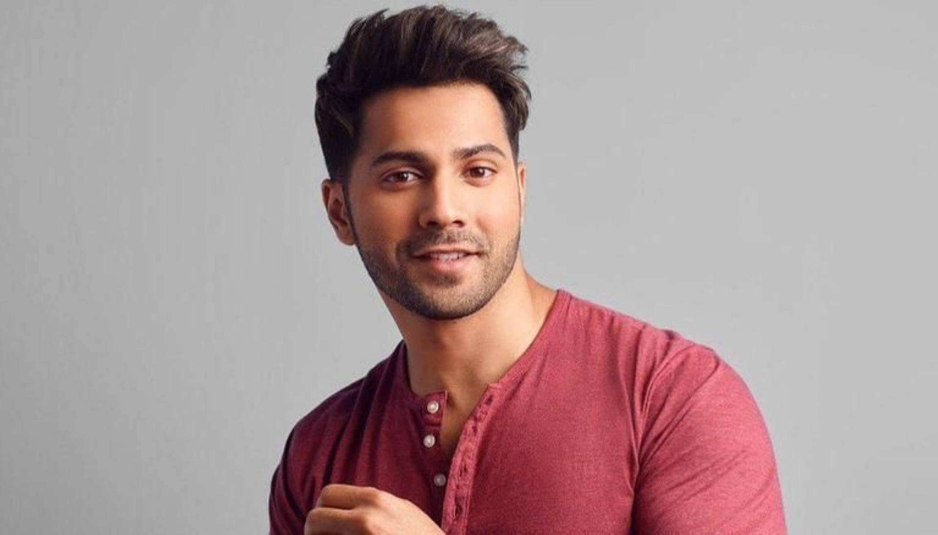 Varun Dhawan, maroon henley shirt, styled dark hair, Full HD Desktop Wallpaper