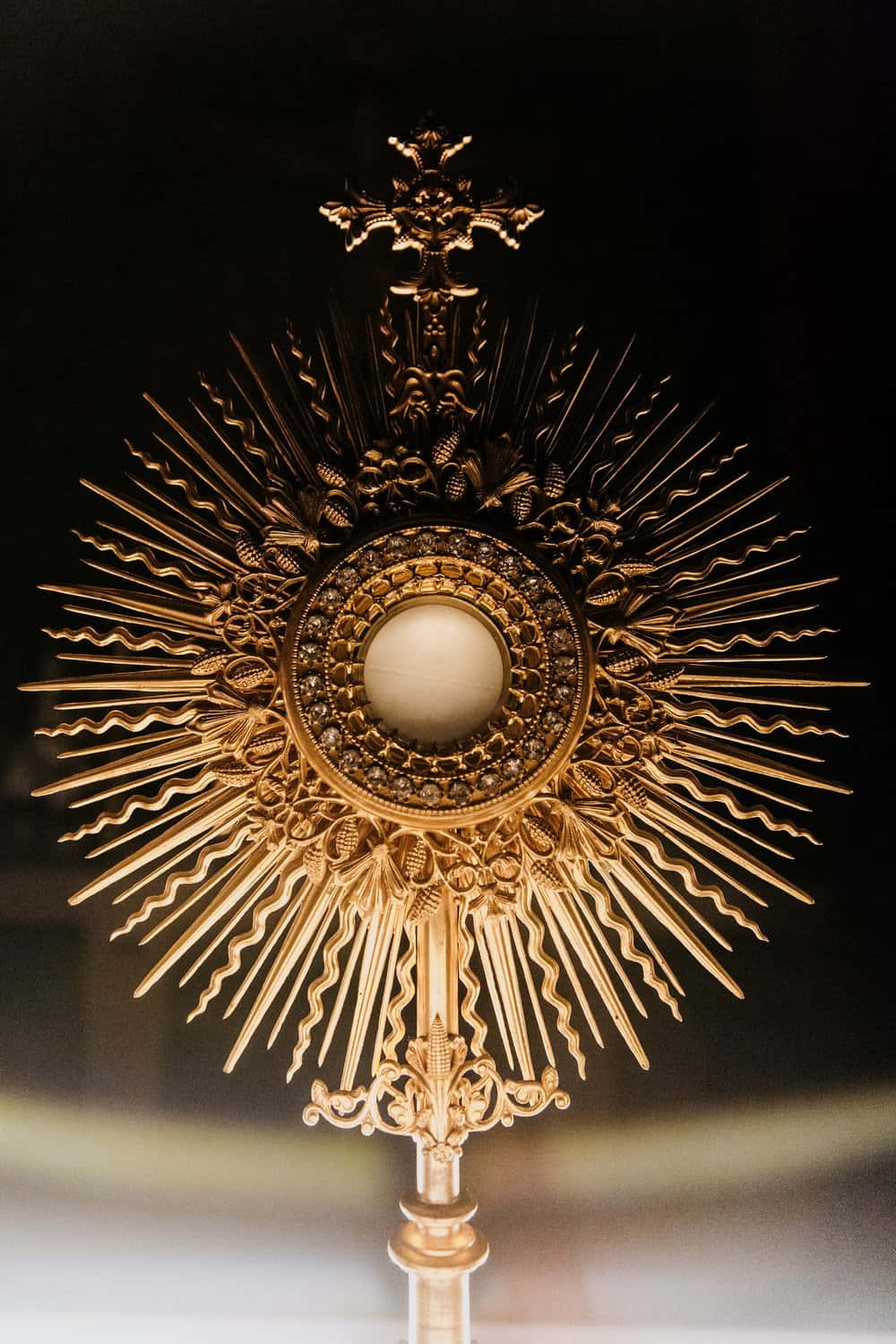 Catholic Phone, Eucharist Adoration, golden monstrance, HD Phone Wallpaper