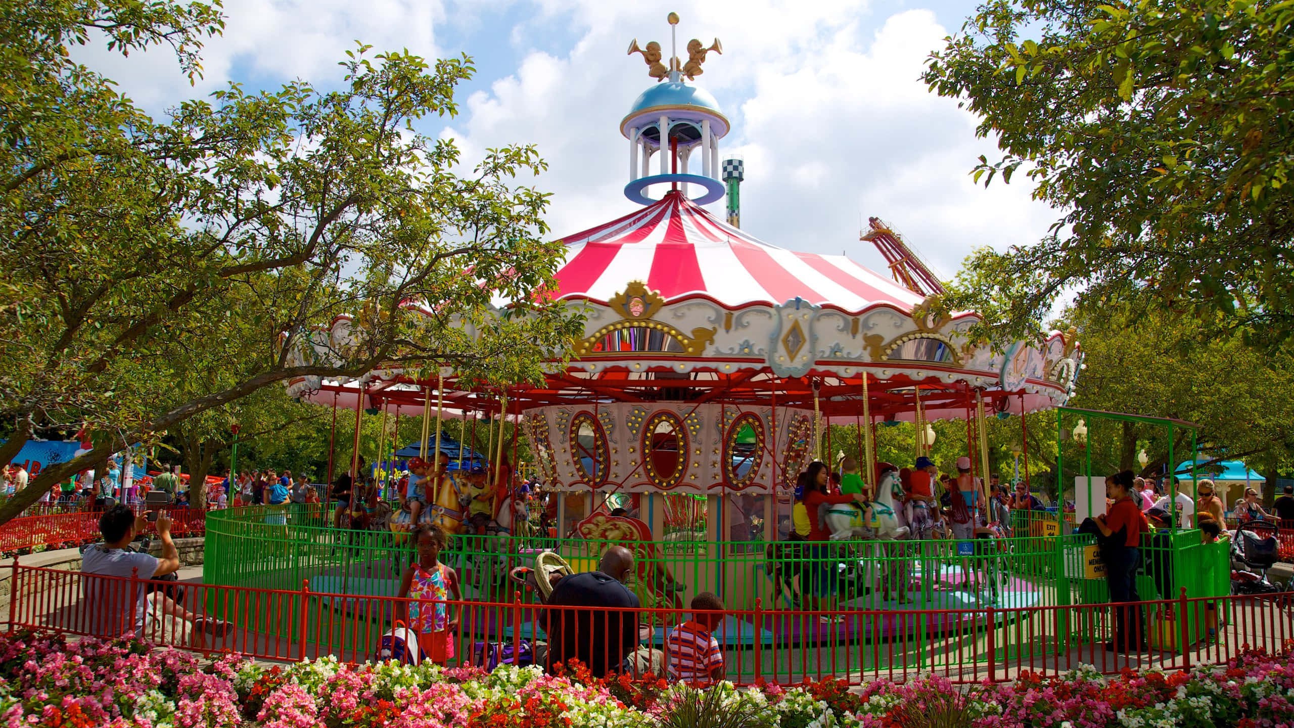 serene sunset, Vaughan cityscape, vibrant red and white carousel, 2K Desktop Wallpaper