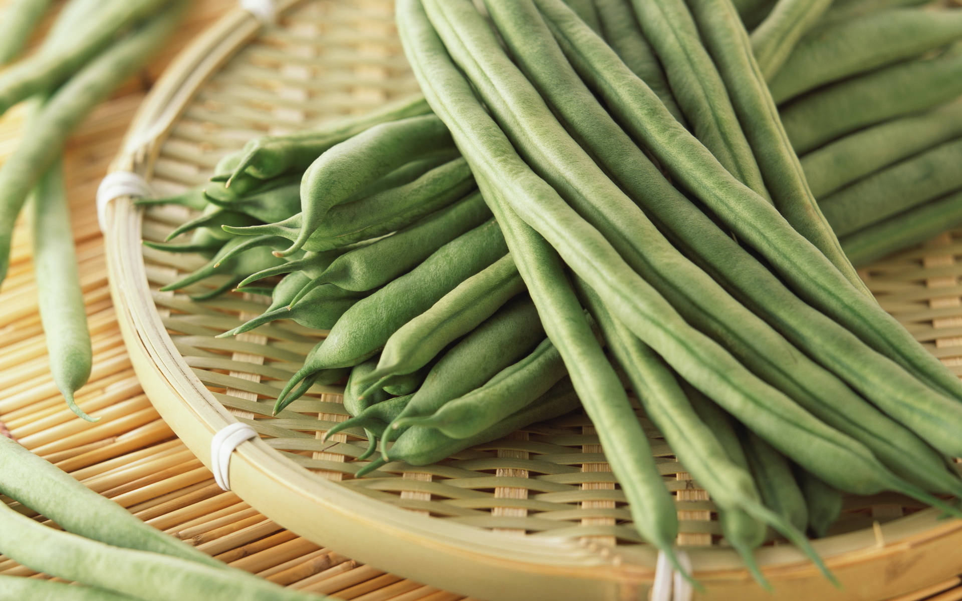 string beans, vegetable, woven bamboo basket, Full HD Desktop Wallpaper