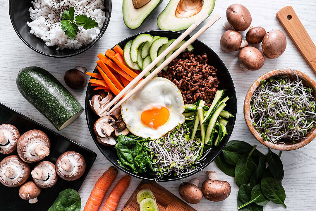 Korean bibimbap, sunny-side-up egg, fresh vegetables, SD Desktop Wallpaper