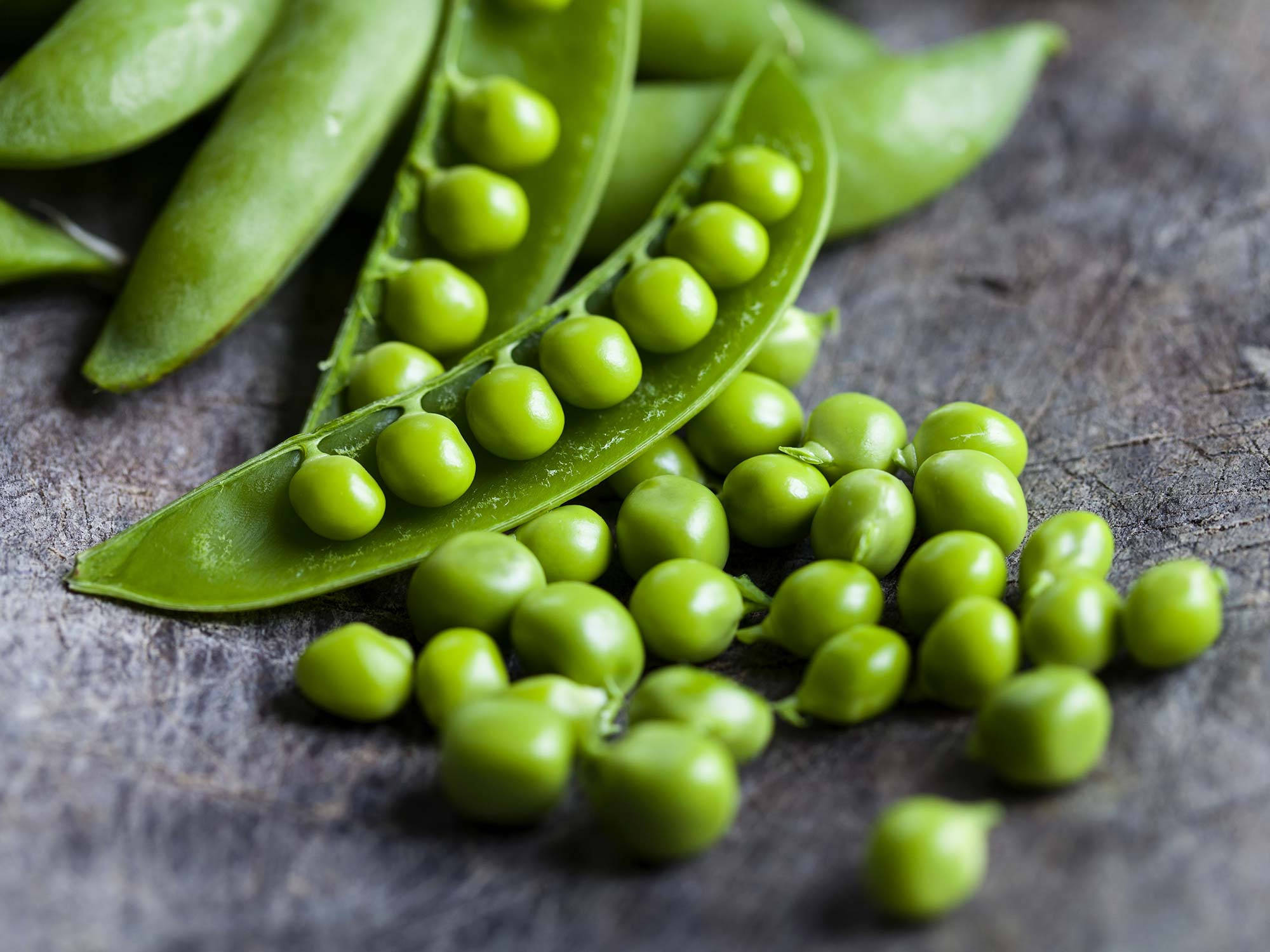 organic vegetable snap peas pod, fresh green pea pods, plump round peas, Full HD Desktop Wallpaper