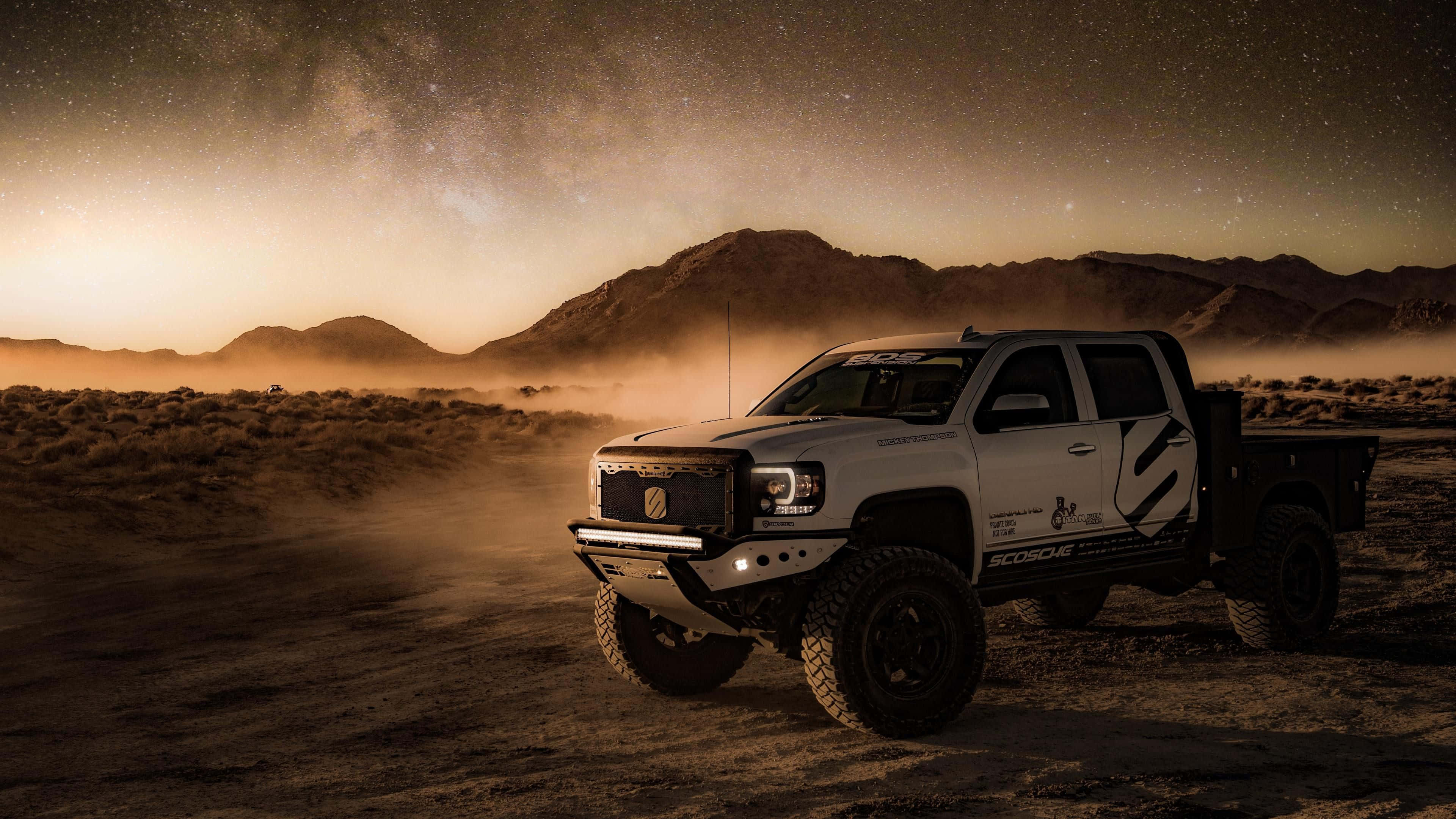 White Lifted Truck, Dessert, Starry sky, 4K Desktop Wallpaper
