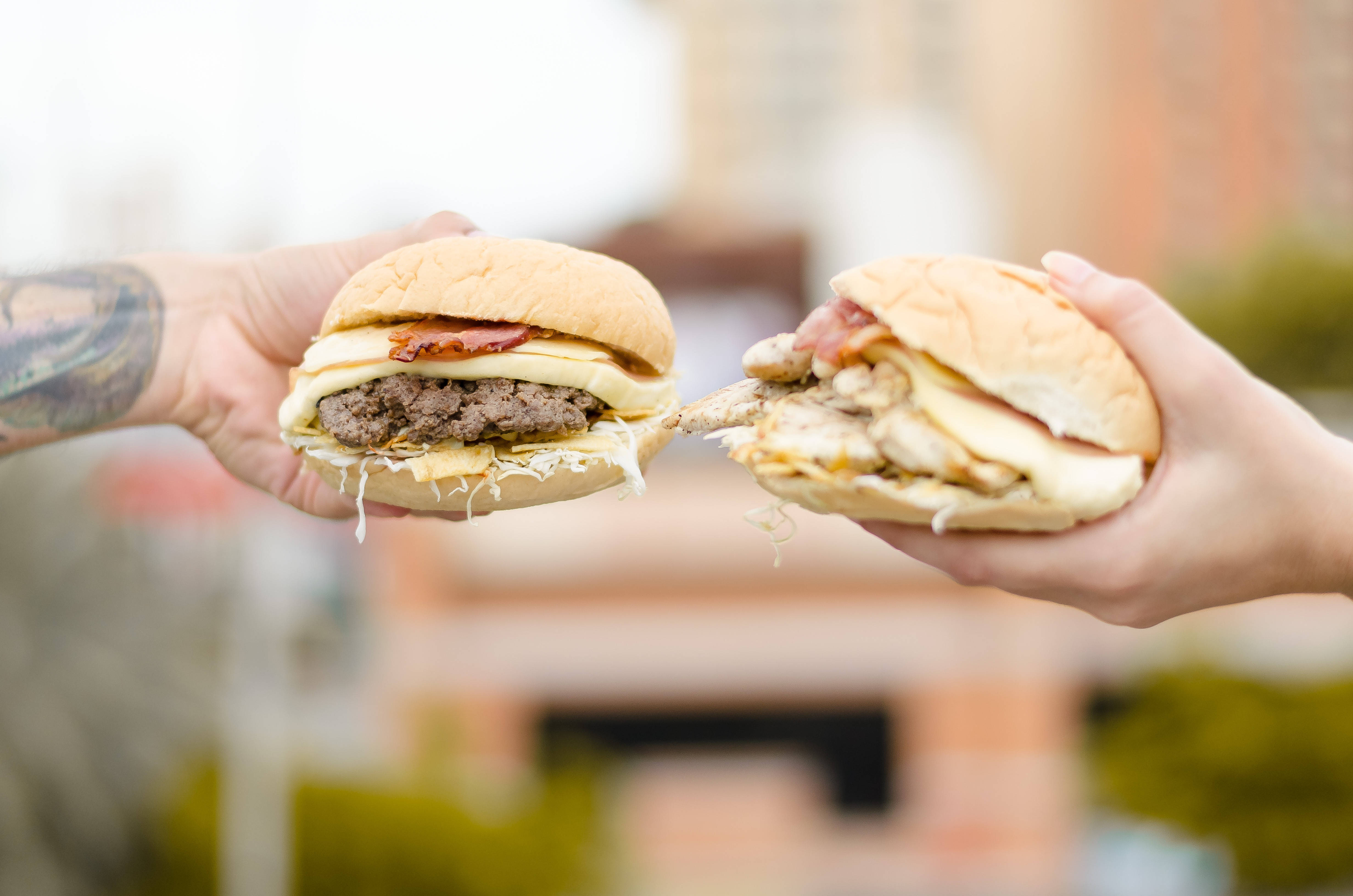 Venezuela, burger, urban backdrop, 4K Desktop Wallpaper
