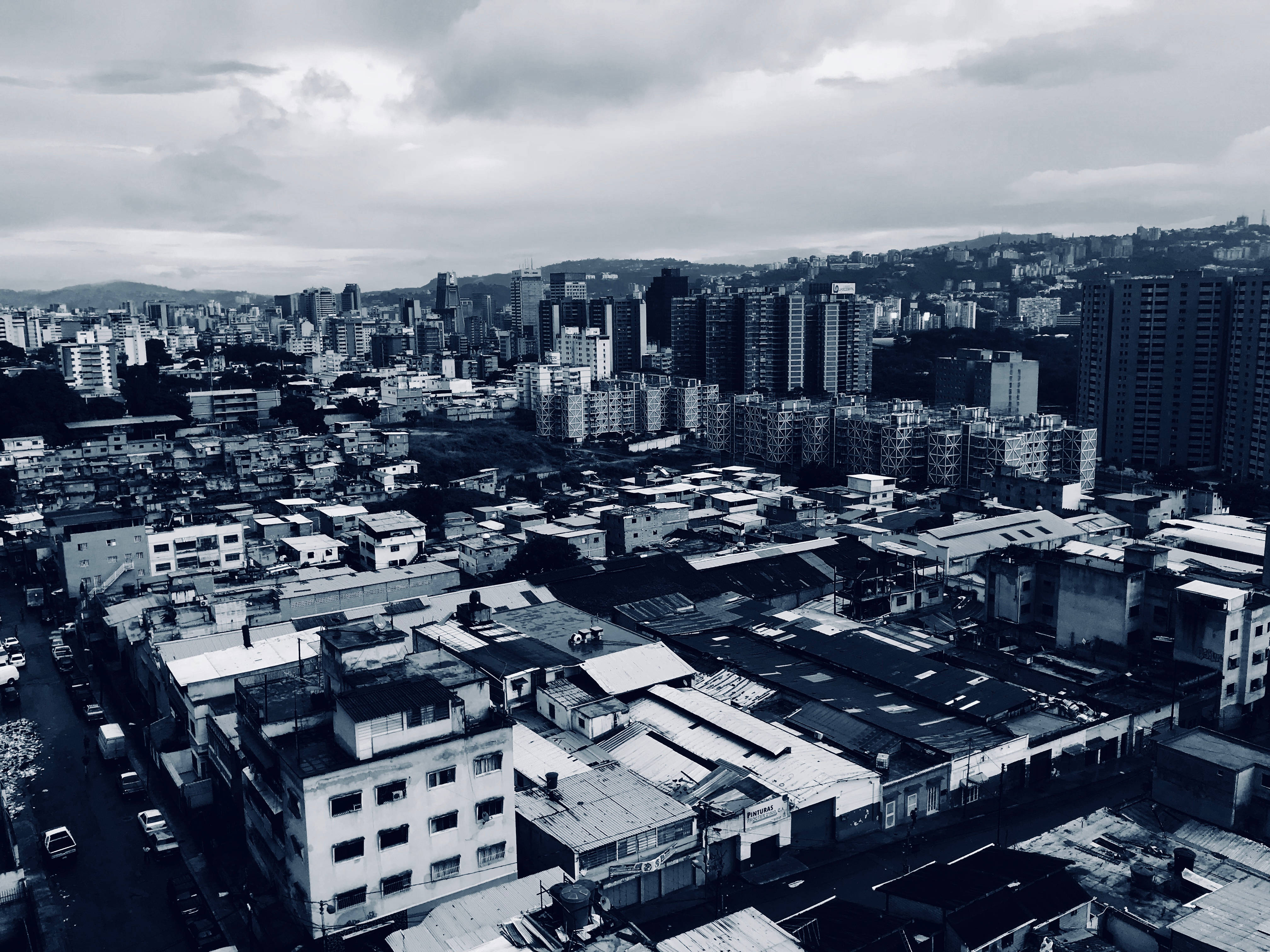 Venezuela, city buildings, black and white, 4K Desktop Wallpaper
