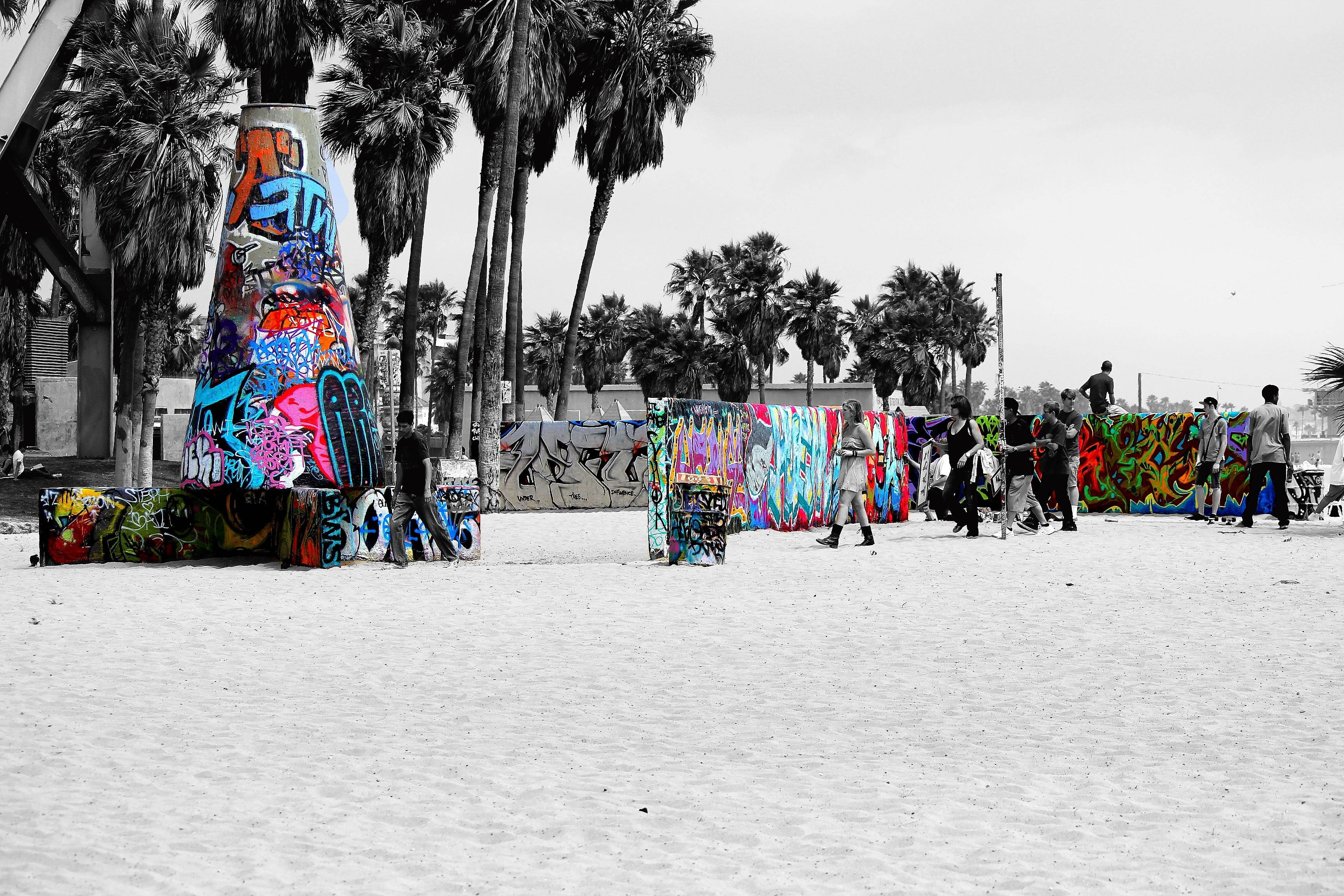 Venice Beach, graffiti-covered structures, sandy beach, 2K Desktop Wallpaper