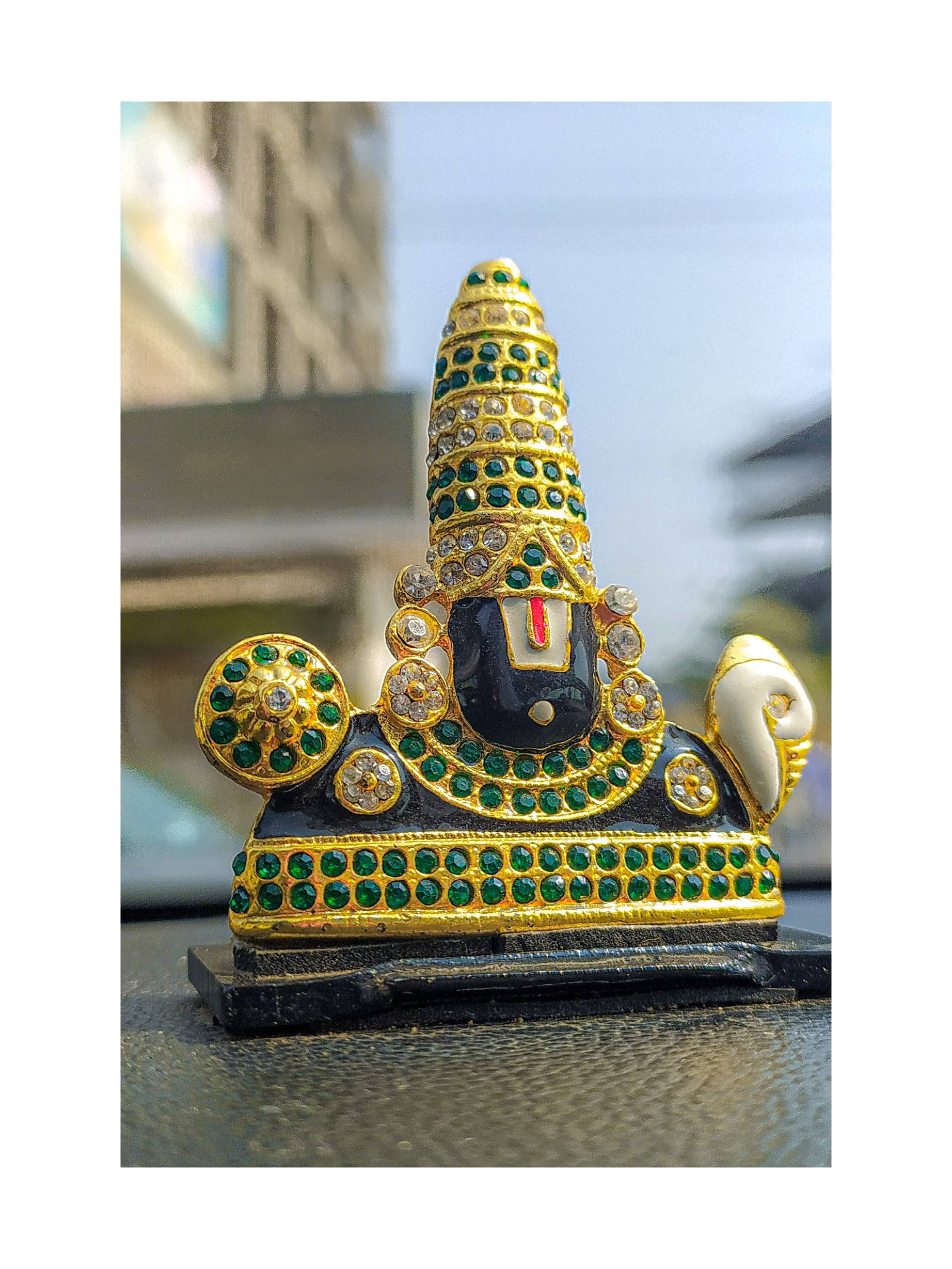 Venkateswara Swamy, fancy gold Hindu figurine, green gemstones, Full HD Phone Wallpaper