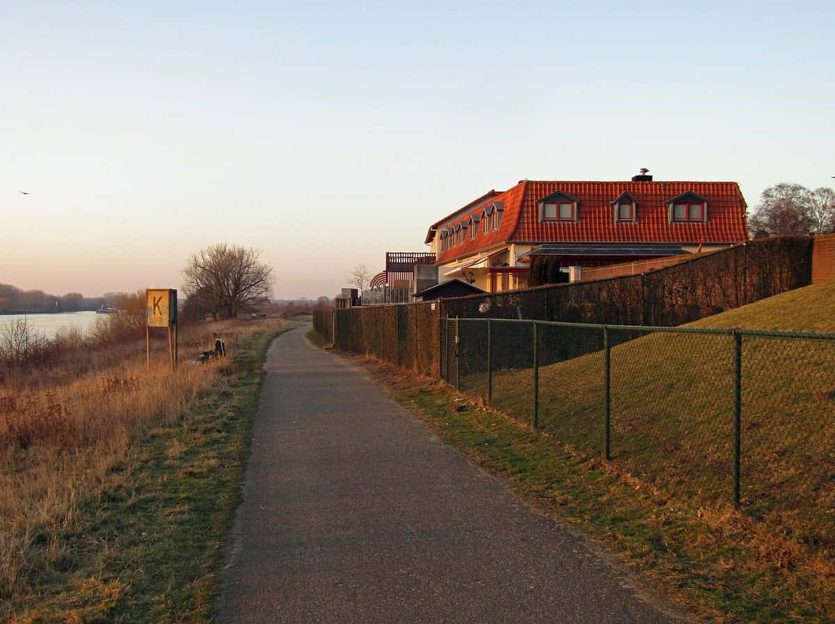 Venlo, riverside path, dusk, SD Desktop Wallpaper