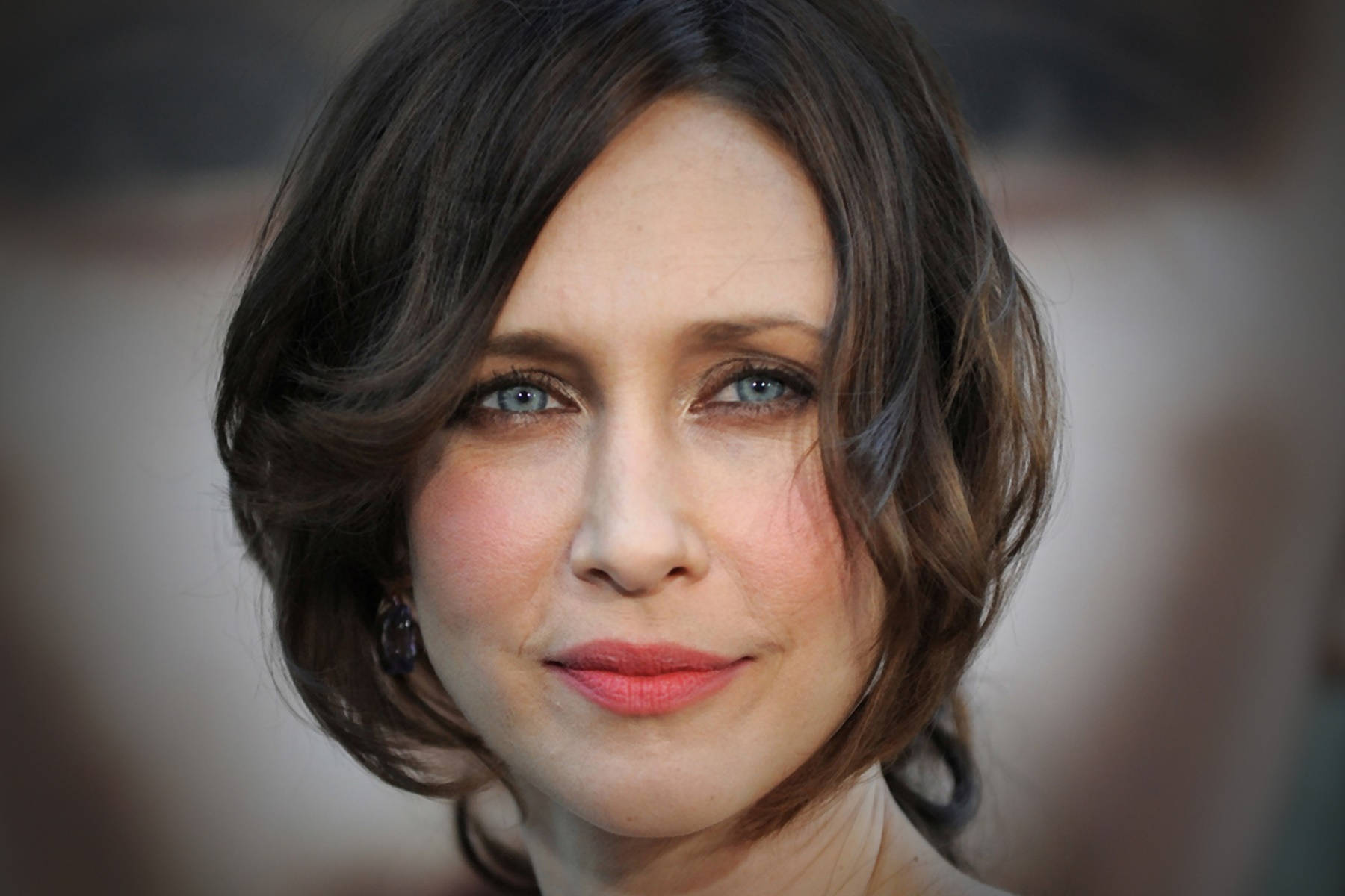 Vera Farmiga, blue eyes, soft brown hair, HD Desktop Wallpaper