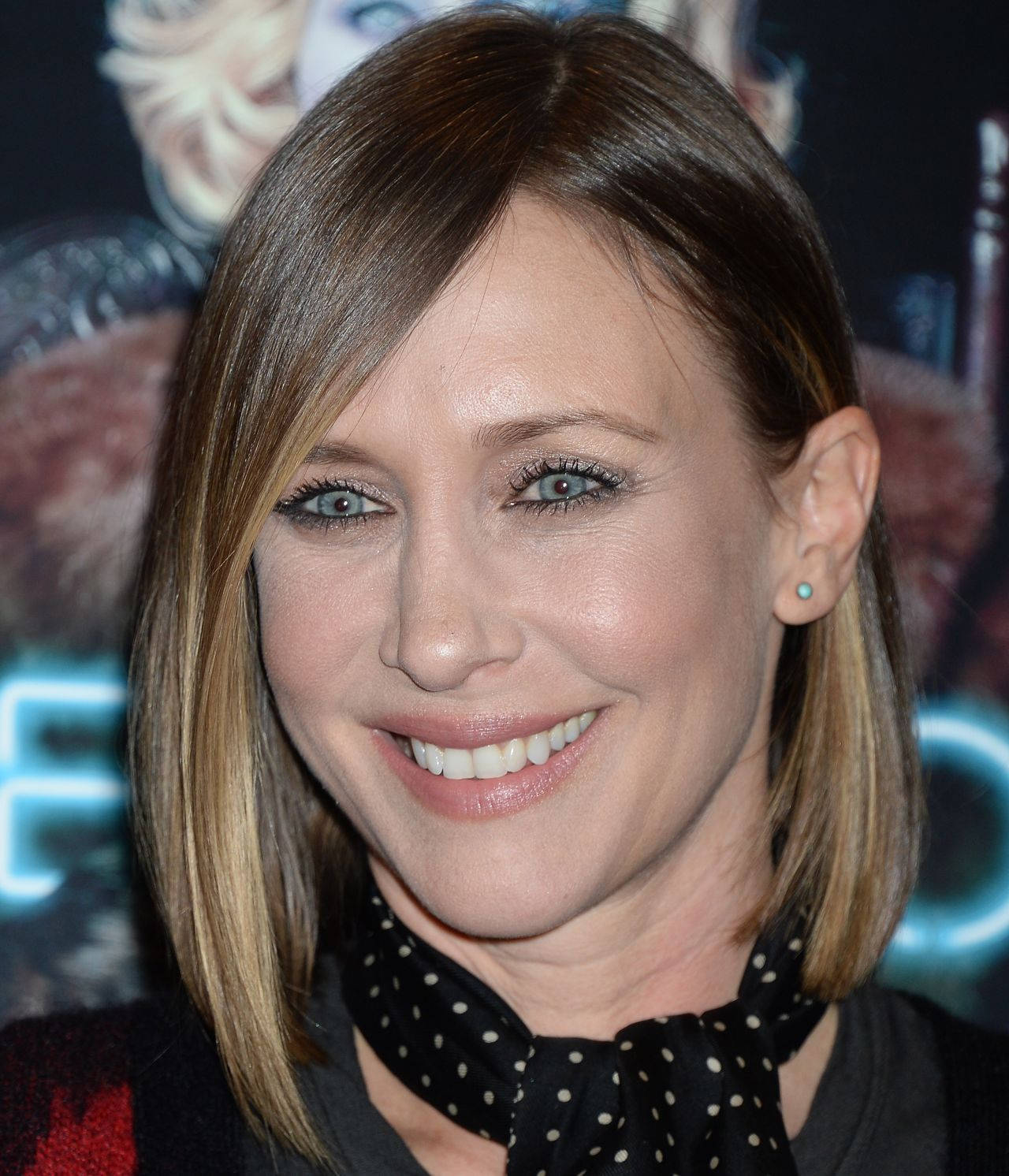 Vera Farmiga, brown hair, black polka-dot scarf, HD Phone Wallpaper