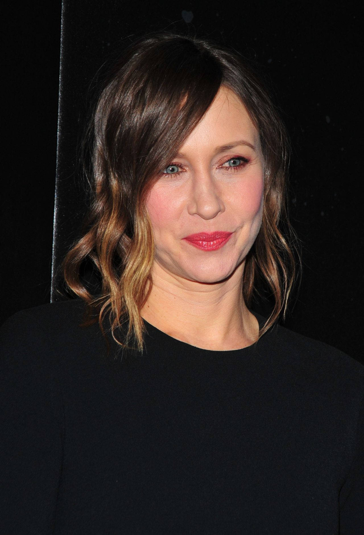 Vera Farmiga, wavy brown hair, red lipstick, HD Phone Wallpaper