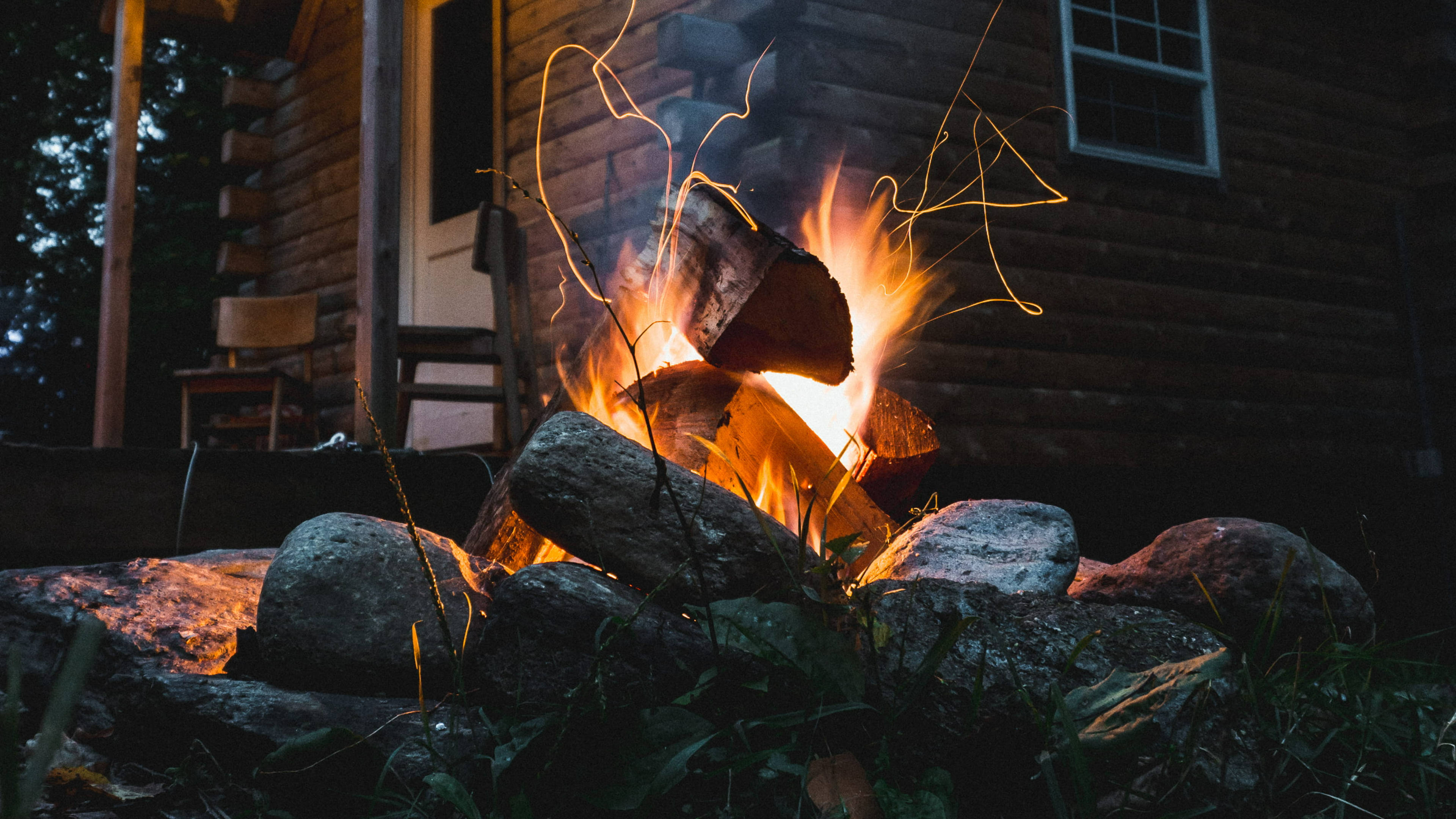 Vermont, bonfire, golden sparks, 4K Desktop Wallpaper