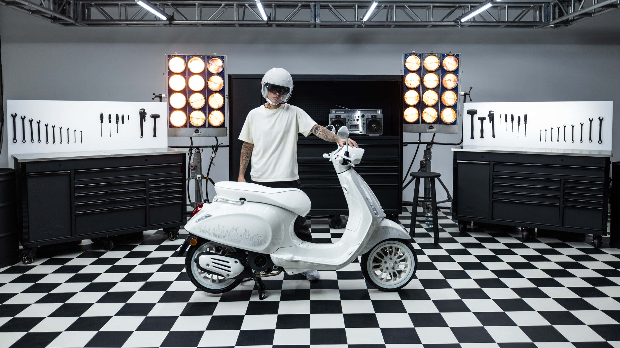 Vespa, white scooter, brick wall, 2K Desktop Wallpaper