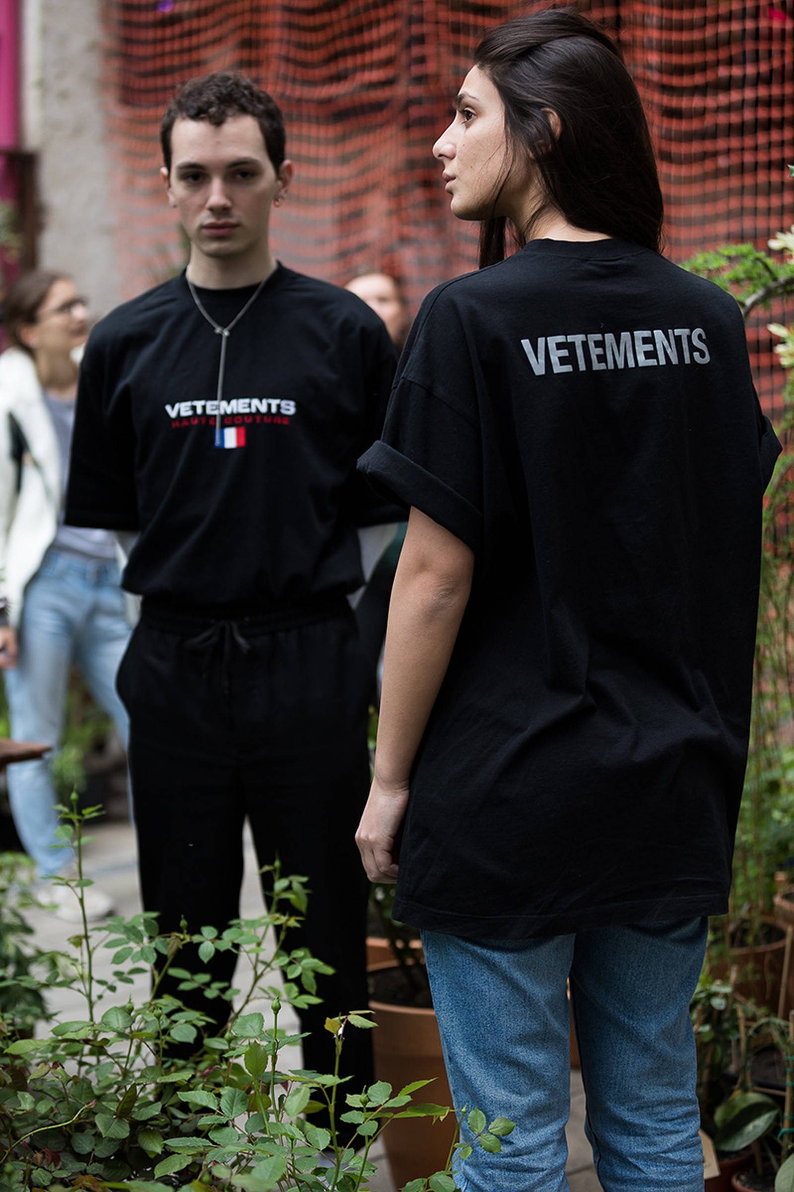 Vetements, black t-shirts, oversized black Vetements tees, Full HD Phone Wallpaper
