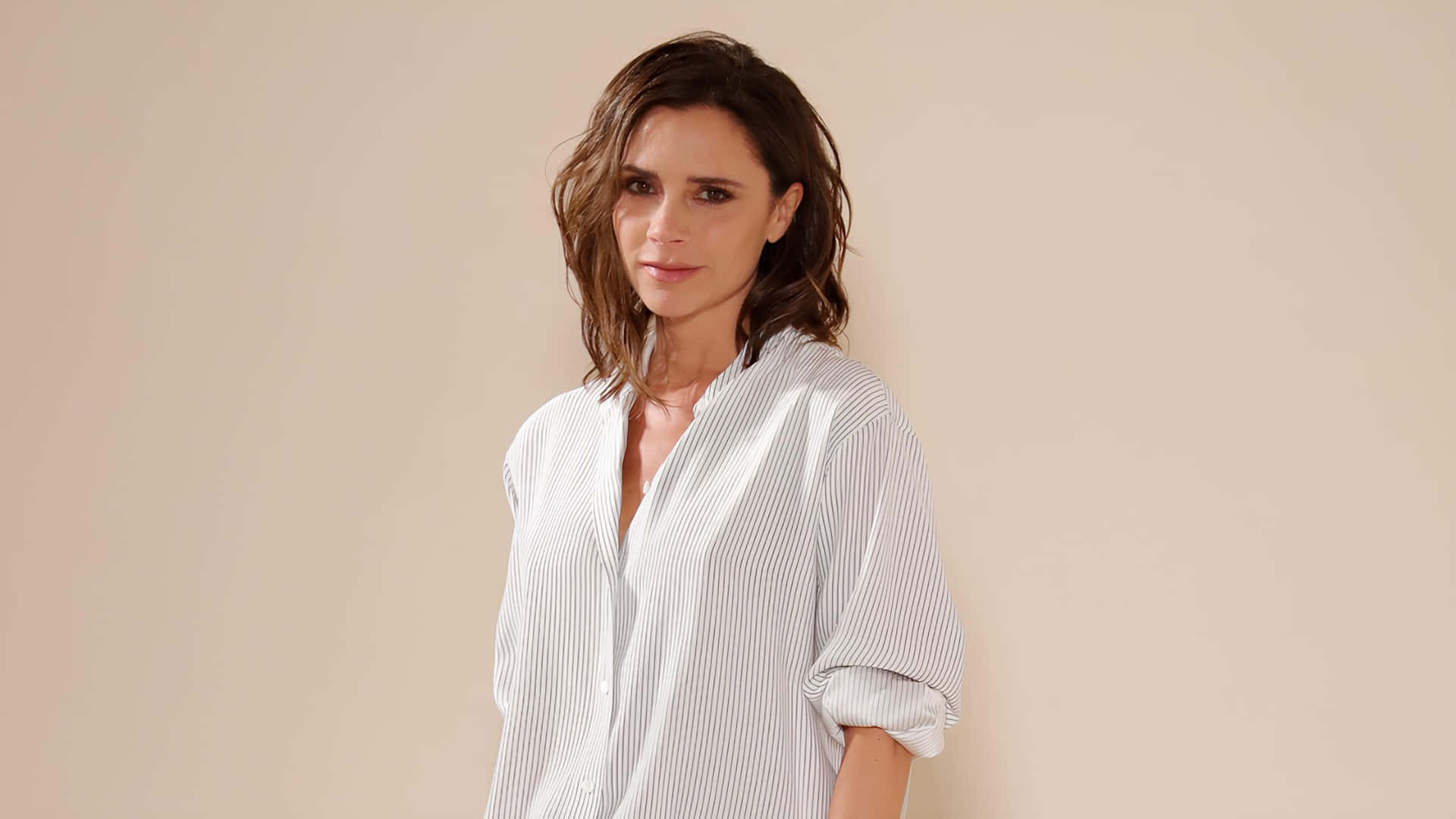 Victoria Beckham, casual chic, white and gray striped shirt, Full HD Desktop Wallpaper