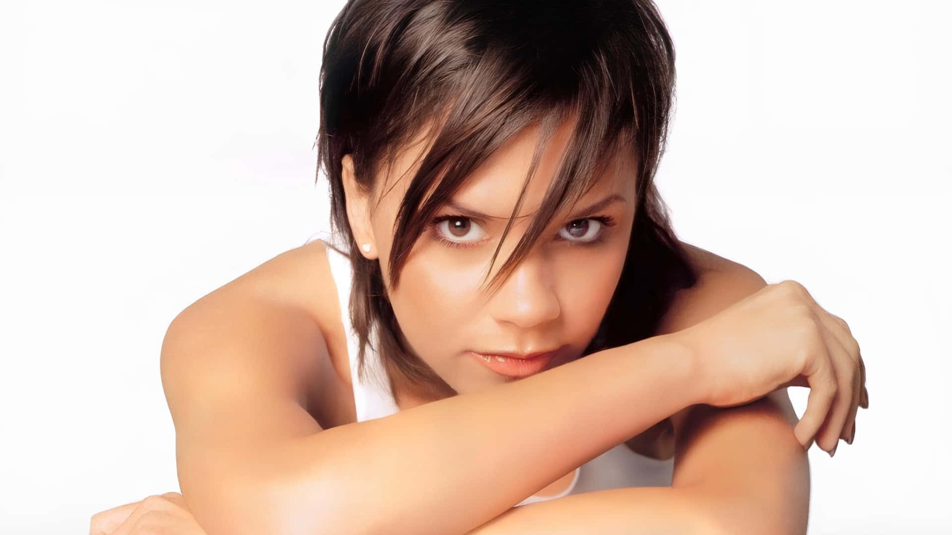 Victoria Beckham, short dark hair, white tank top, Full HD Desktop Wallpaper
