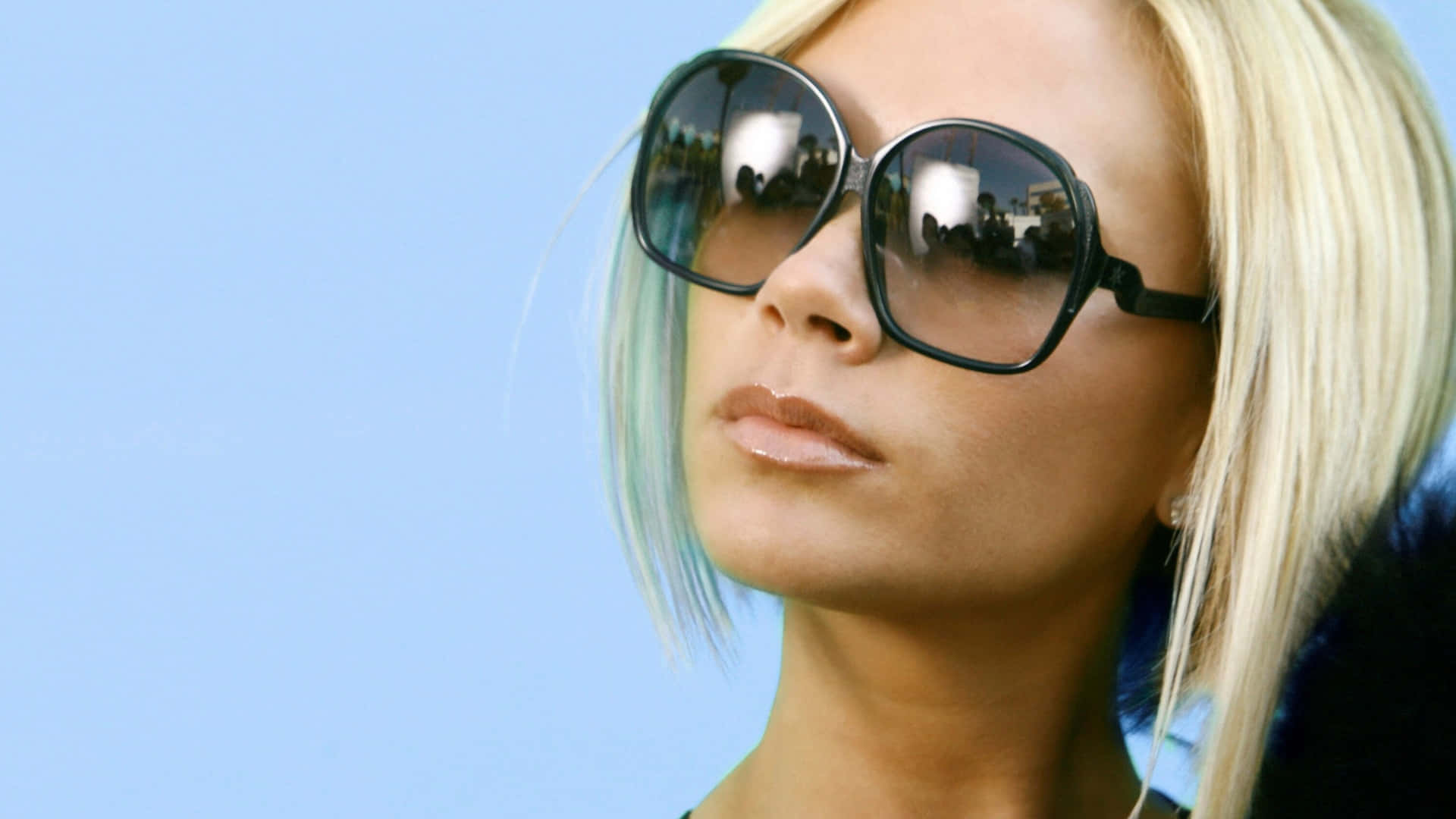 Victoria Beckham, oversized black sunglasses, blonde woman, Full HD Desktop Wallpaper