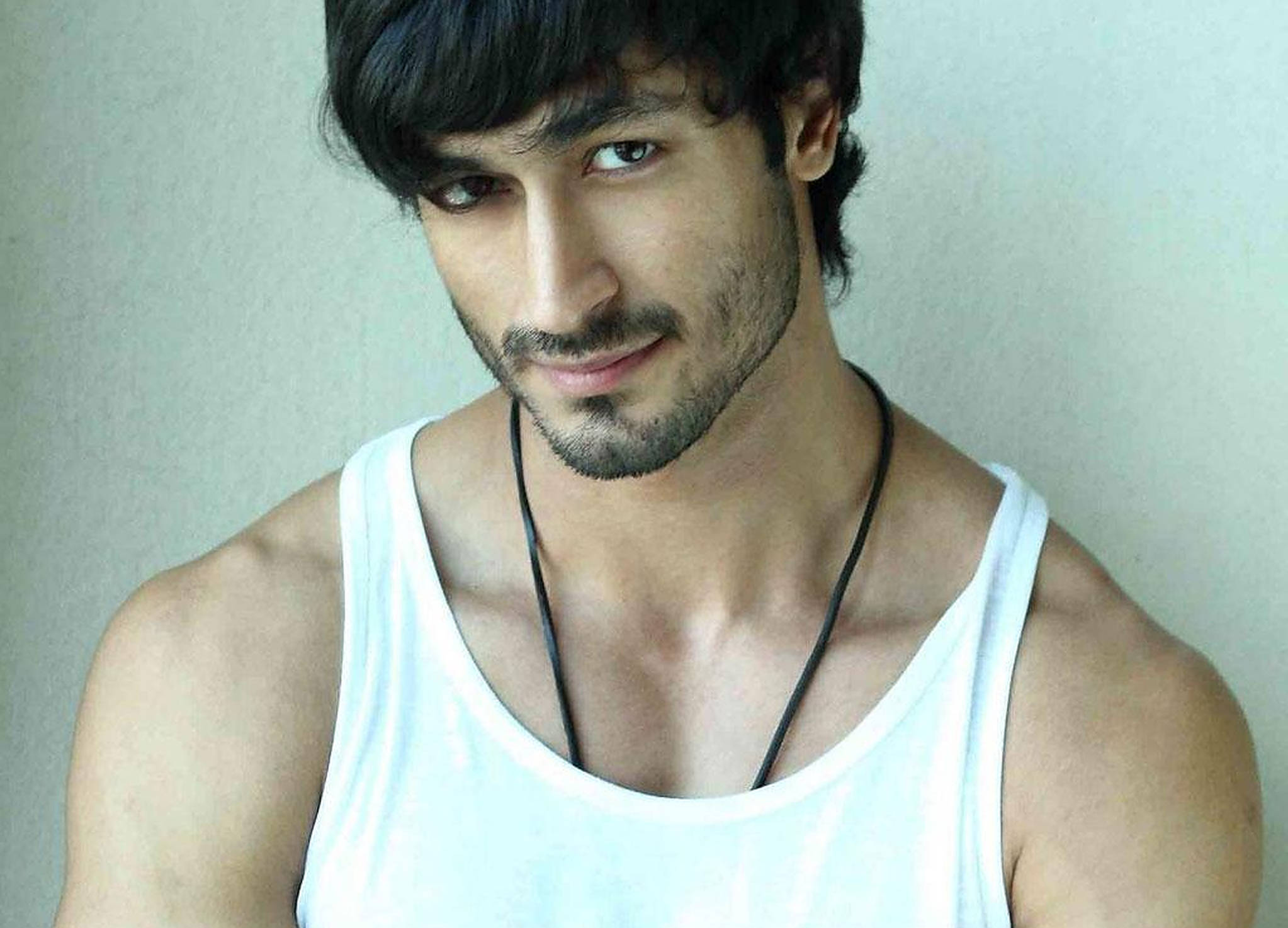 Vidyut Jamwal, white tank top, plain wall, Full HD Desktop Wallpaper
