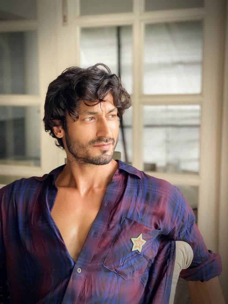 Vidyut Jamwal, plaid shirt, star pin, SD Phone Wallpaper