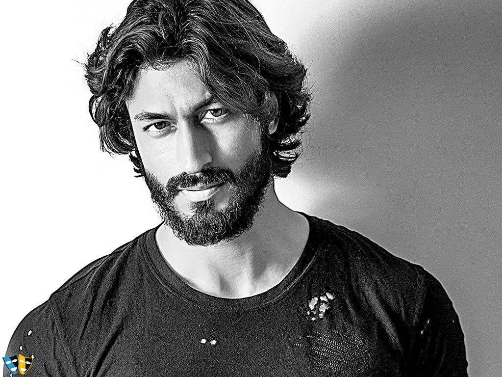 Vidyut Jamwal, black shirt, black and white portrait, SD Desktop Wallpaper