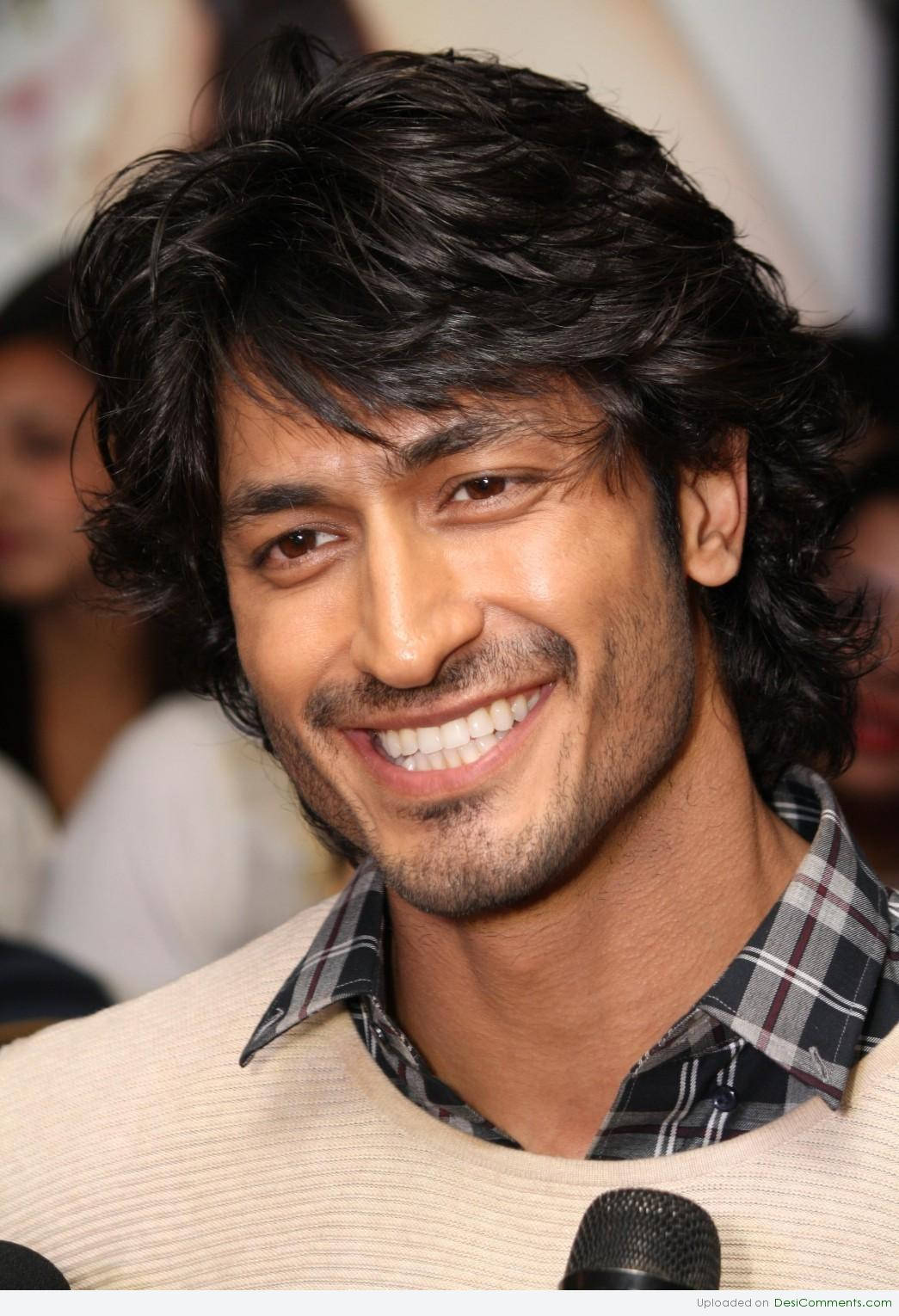 Vidyut Jamwal, plaid shirt, cream sweater, HD Phone Wallpaper