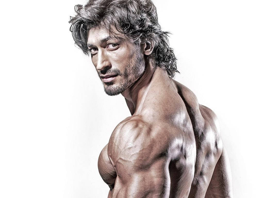 Vidyut Jamwal, veiny shoulders, tousled dark hair, SD Desktop Wallpaper