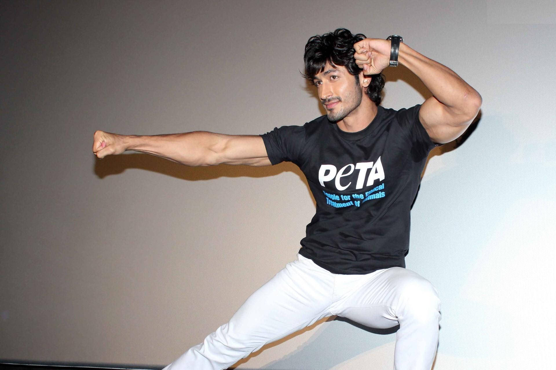 Vidyut Jamwal, white pants, black PETA t-shirt, Full HD Desktop Wallpaper