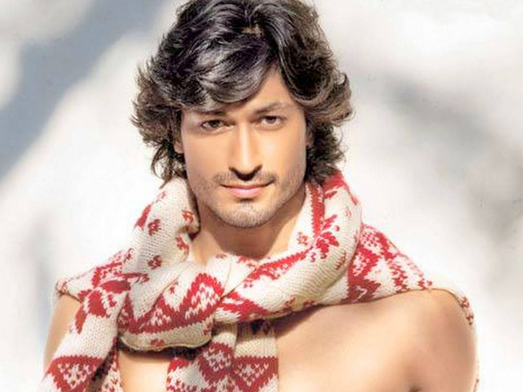 Vidyut Jamwal, red scarf, red and white patterned scarf, SD Desktop Wallpaper