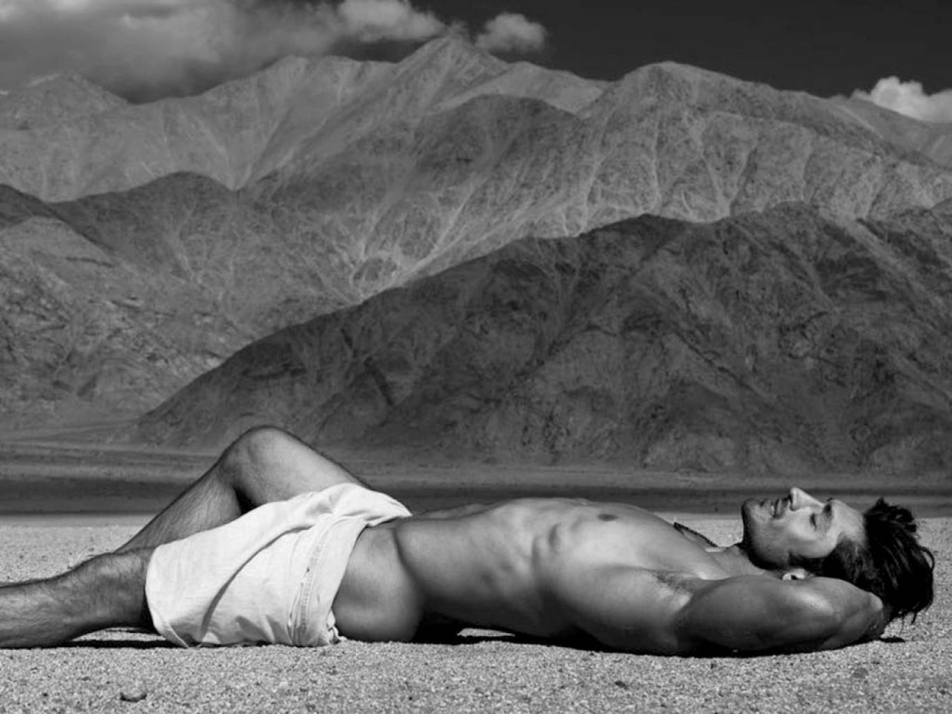 Vidyut Jamwal, desert floor, rugged mountains, HD Desktop Wallpaper