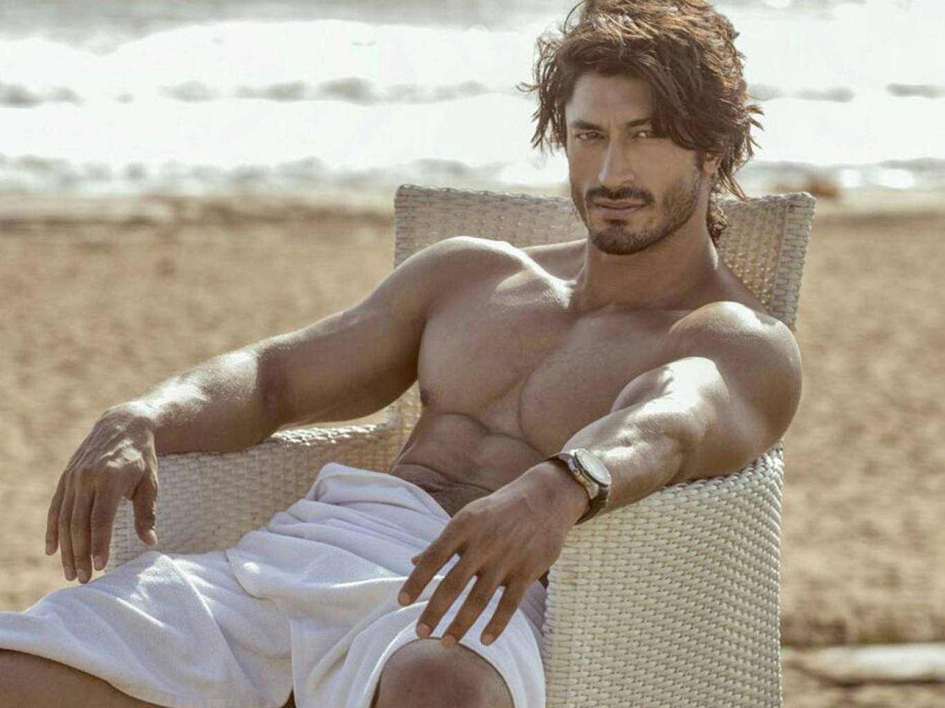 Vidyut Jamwal, beach, sunlit, HD Desktop Wallpaper