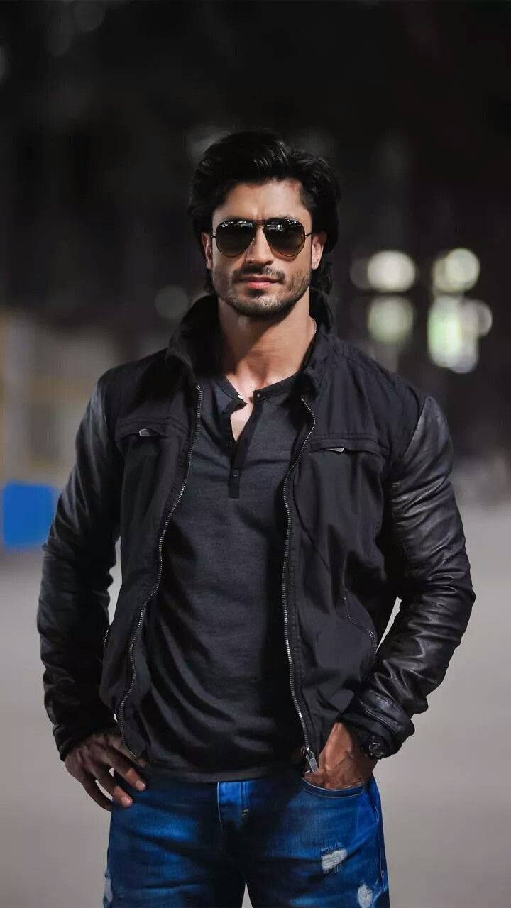 Vidyut Jamwal, black leather jacket, blue jeans, HD Phone Wallpaper