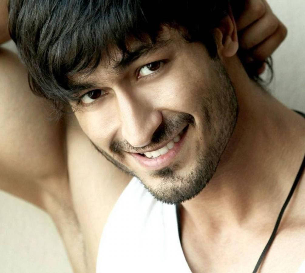 Vidyut Jamwal, close-up portrait, dark hair, SD Desktop Wallpaper