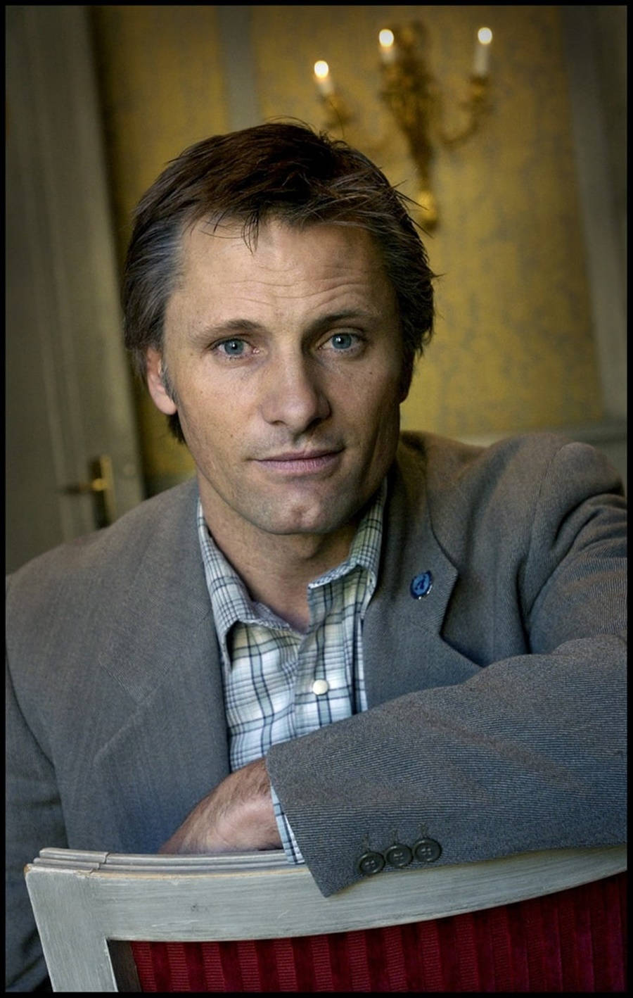 Viggo Mortensen, intense blue eyes, warmly lit, HD Phone Wallpaper