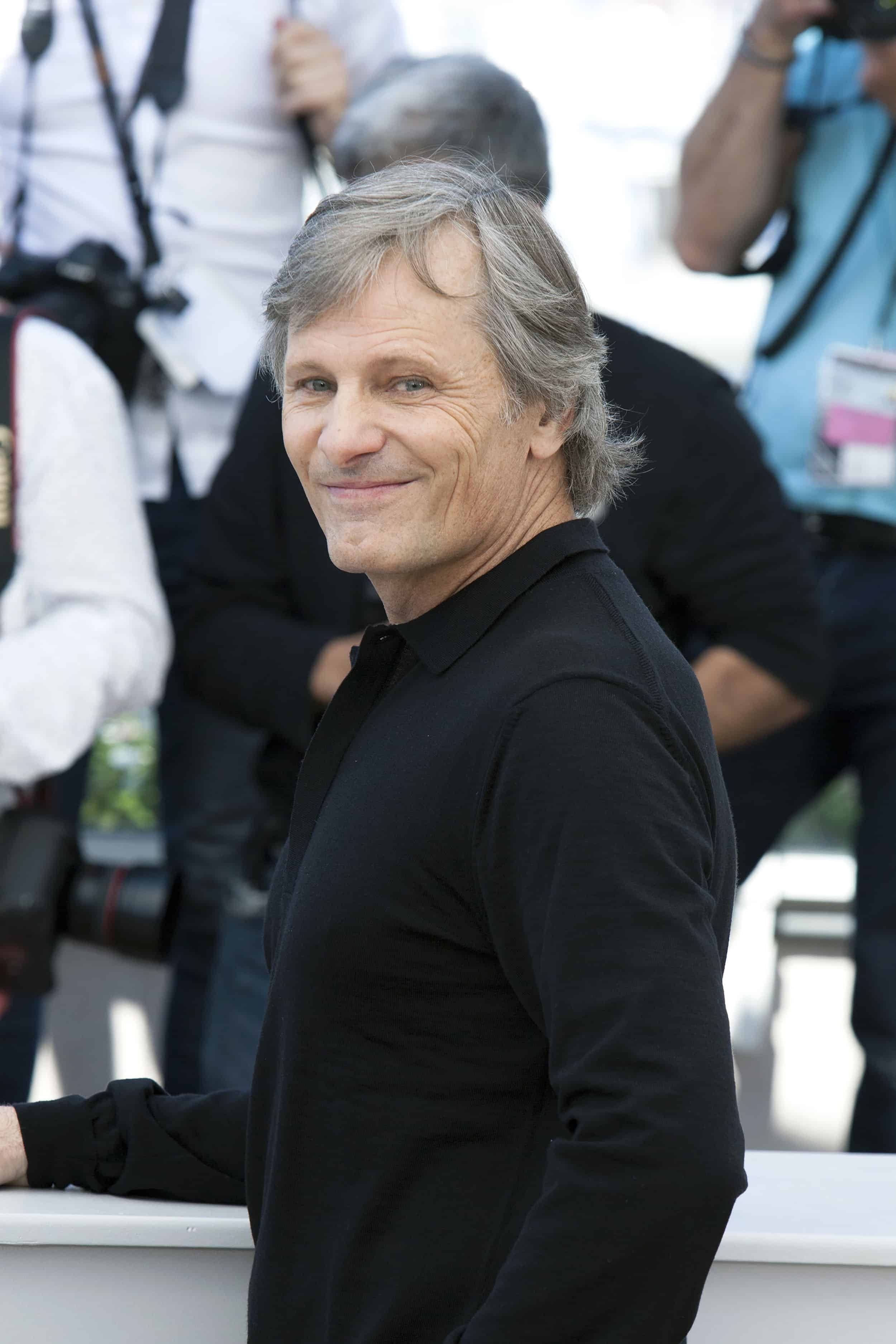 Viggo Mortensen, 69th Annual Cannes Film Festival, white railing, 2K Phone Wallpaper